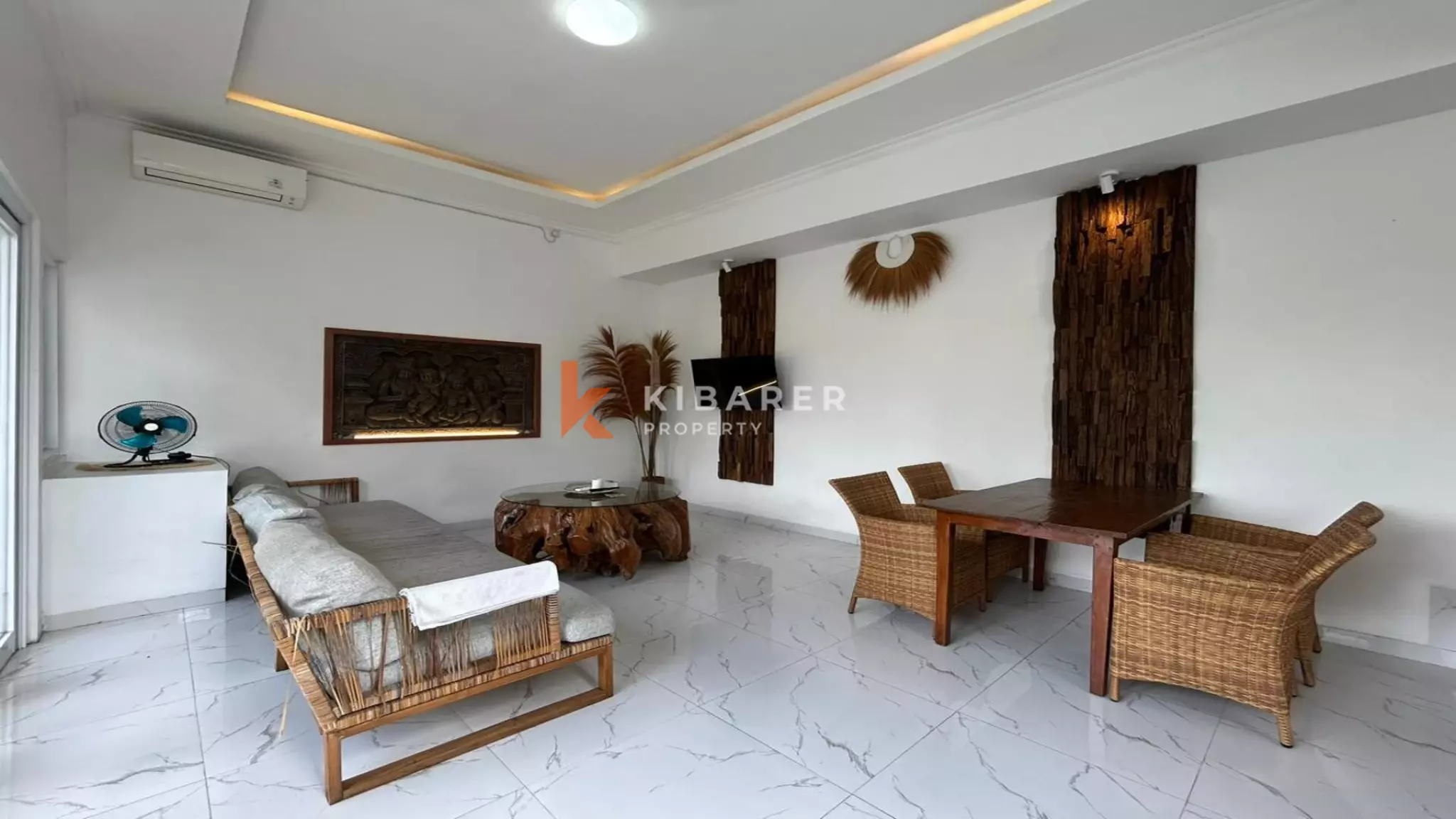 Vila Dua Kamar Tidur Tertutup yang Menawan dengan Kolam Renang di Pusat Berawa