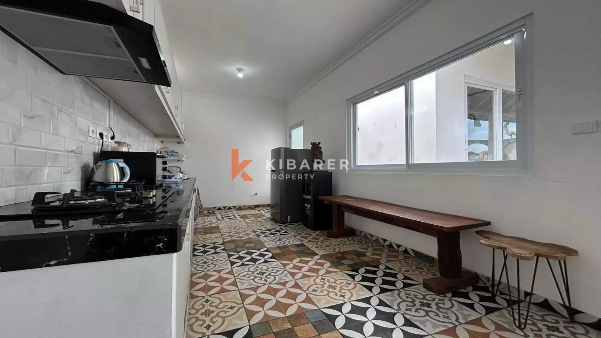 Vila Dua Kamar Tidur Tertutup yang Menawan dengan Kolam Renang di Pusat Berawa