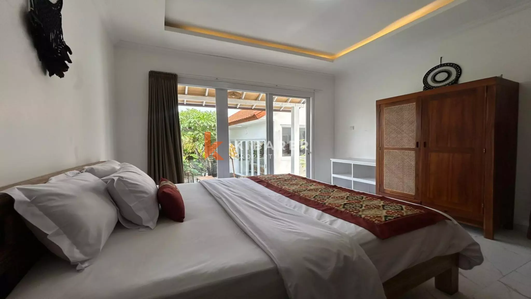 Vila Dua Kamar Tidur Tertutup yang Menawan dengan Kolam Renang di Pusat Berawa