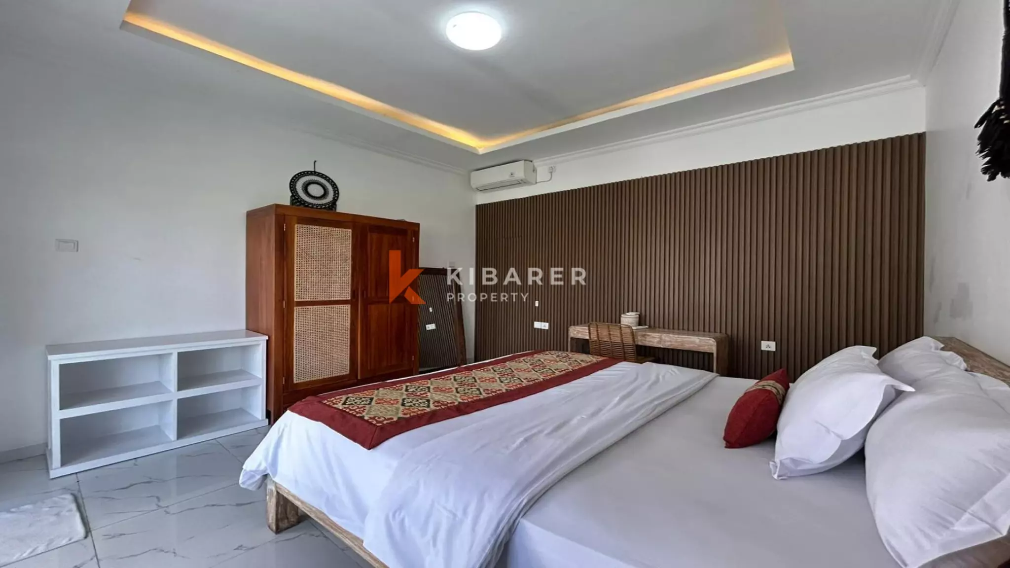 Vila Dua Kamar Tidur Tertutup yang Menawan dengan Kolam Renang di Pusat Berawa