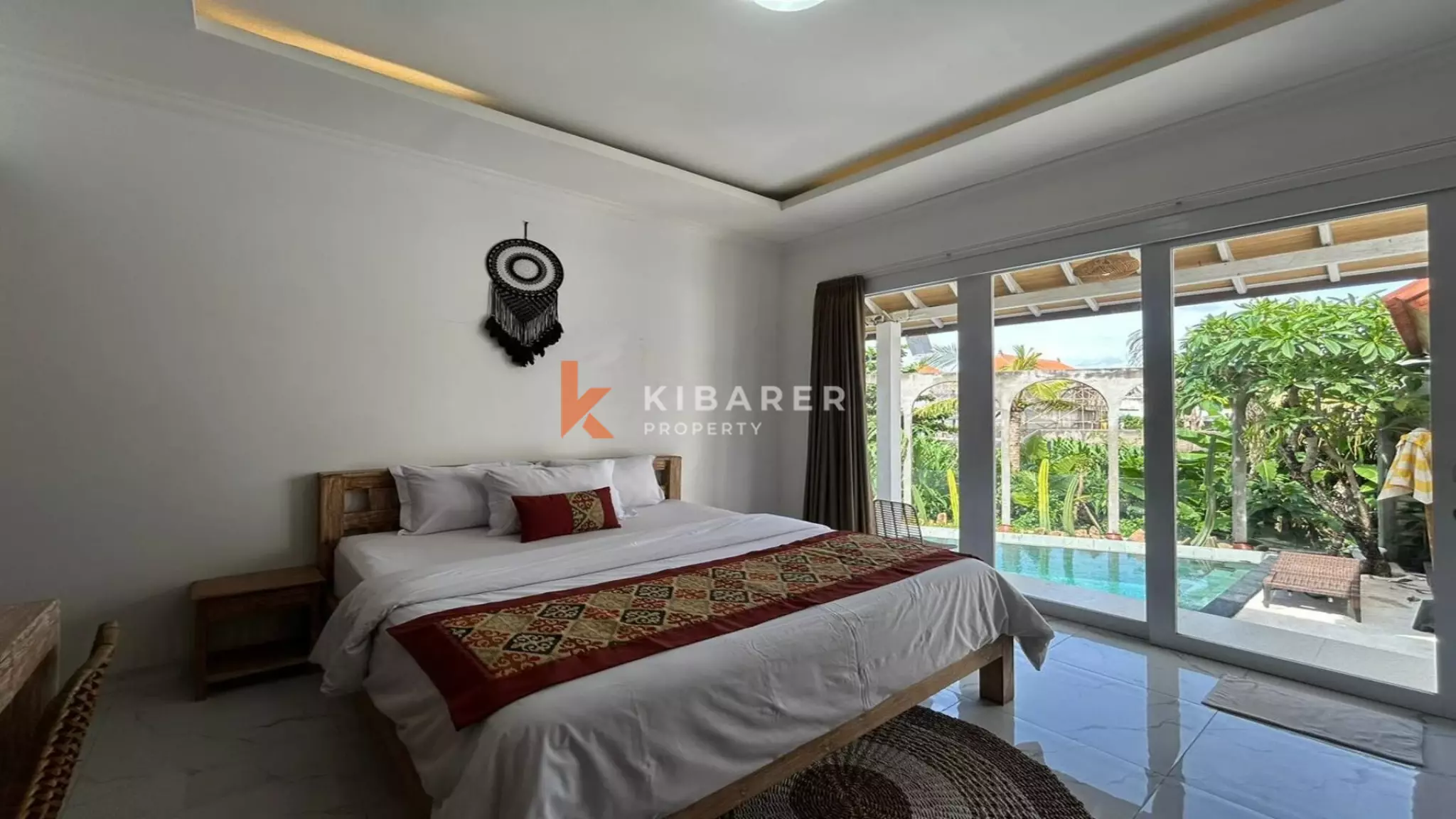 Vila Dua Kamar Tidur Tertutup yang Menawan dengan Kolam Renang di Pusat Berawa