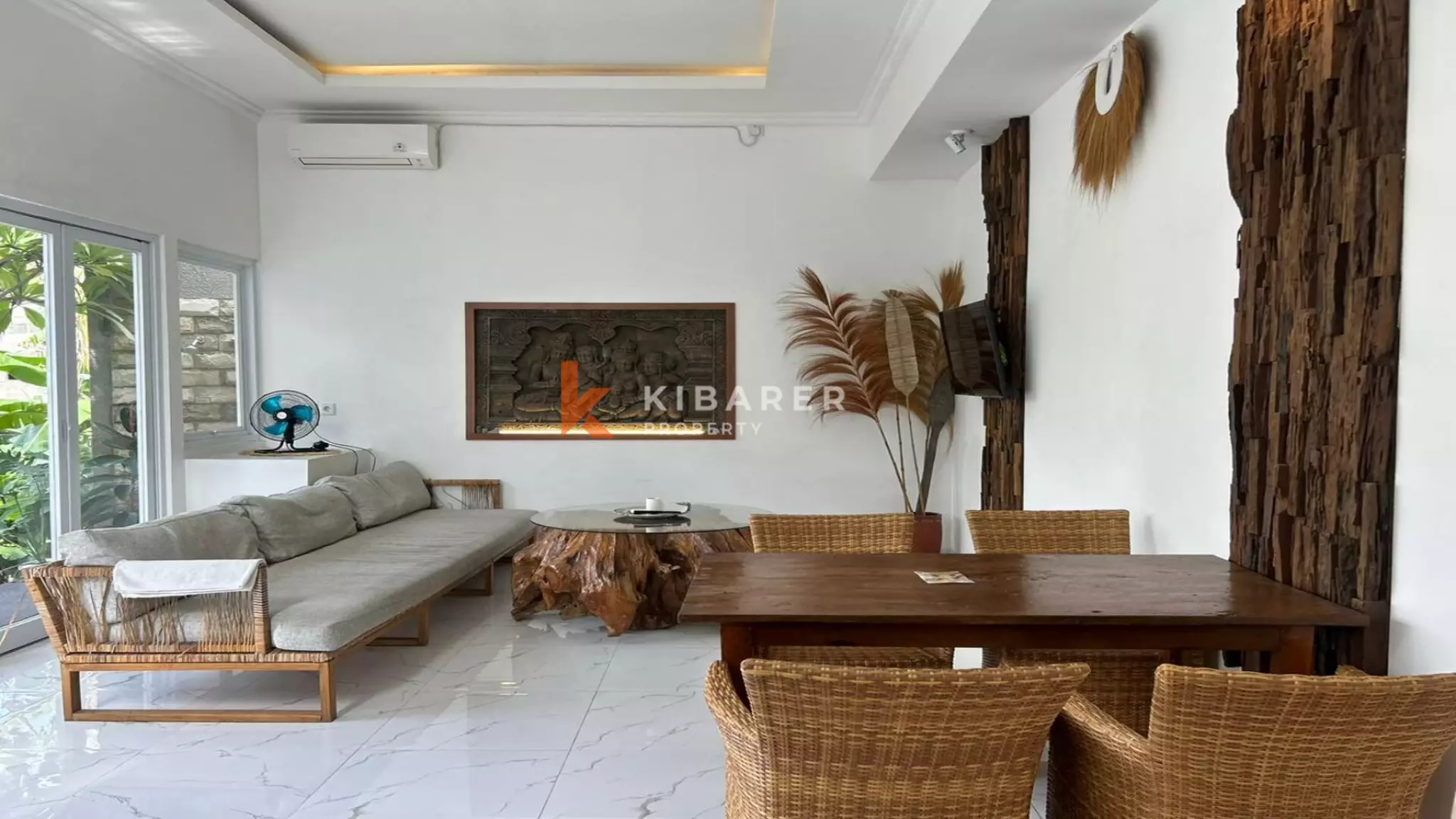 Vila Dua Kamar Tidur Tertutup yang Menawan dengan Kolam Renang di Pusat Berawa