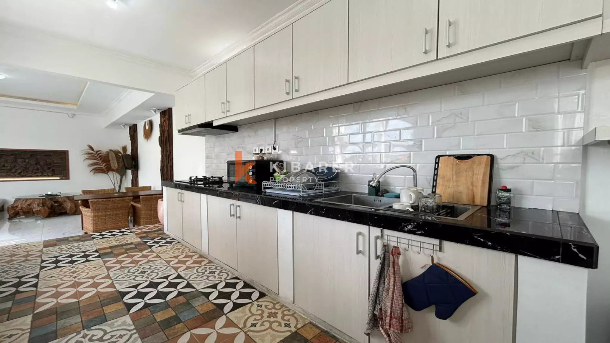 Vila Dua Kamar Tidur Tertutup yang Menawan dengan Kolam Renang di Pusat Berawa