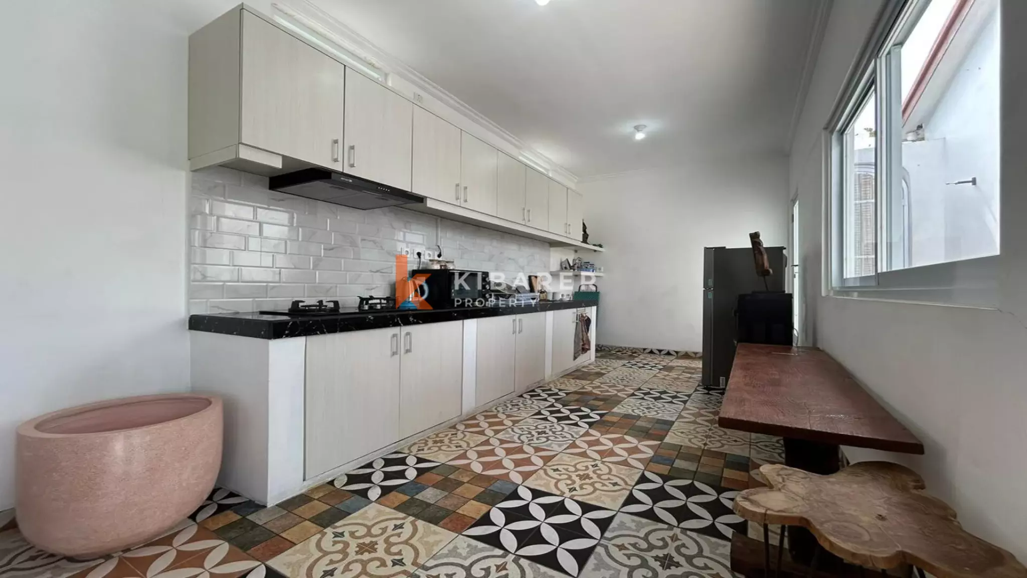 Vila Dua Kamar Tidur Tertutup yang Menawan dengan Kolam Renang di Pusat Berawa