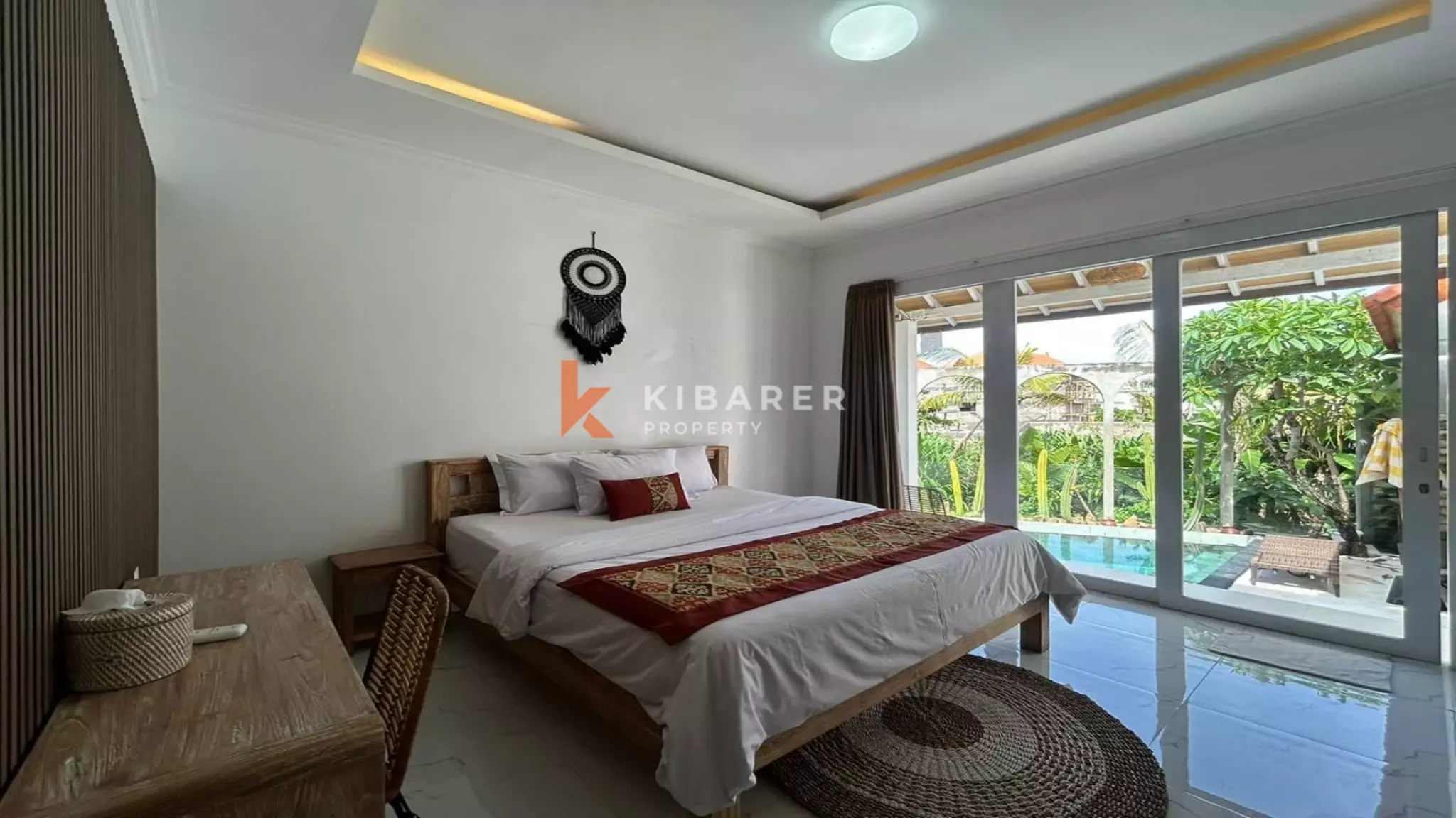 Vila Dua Kamar Tidur Tertutup yang Menawan dengan Kolam Renang di Pusat Berawa