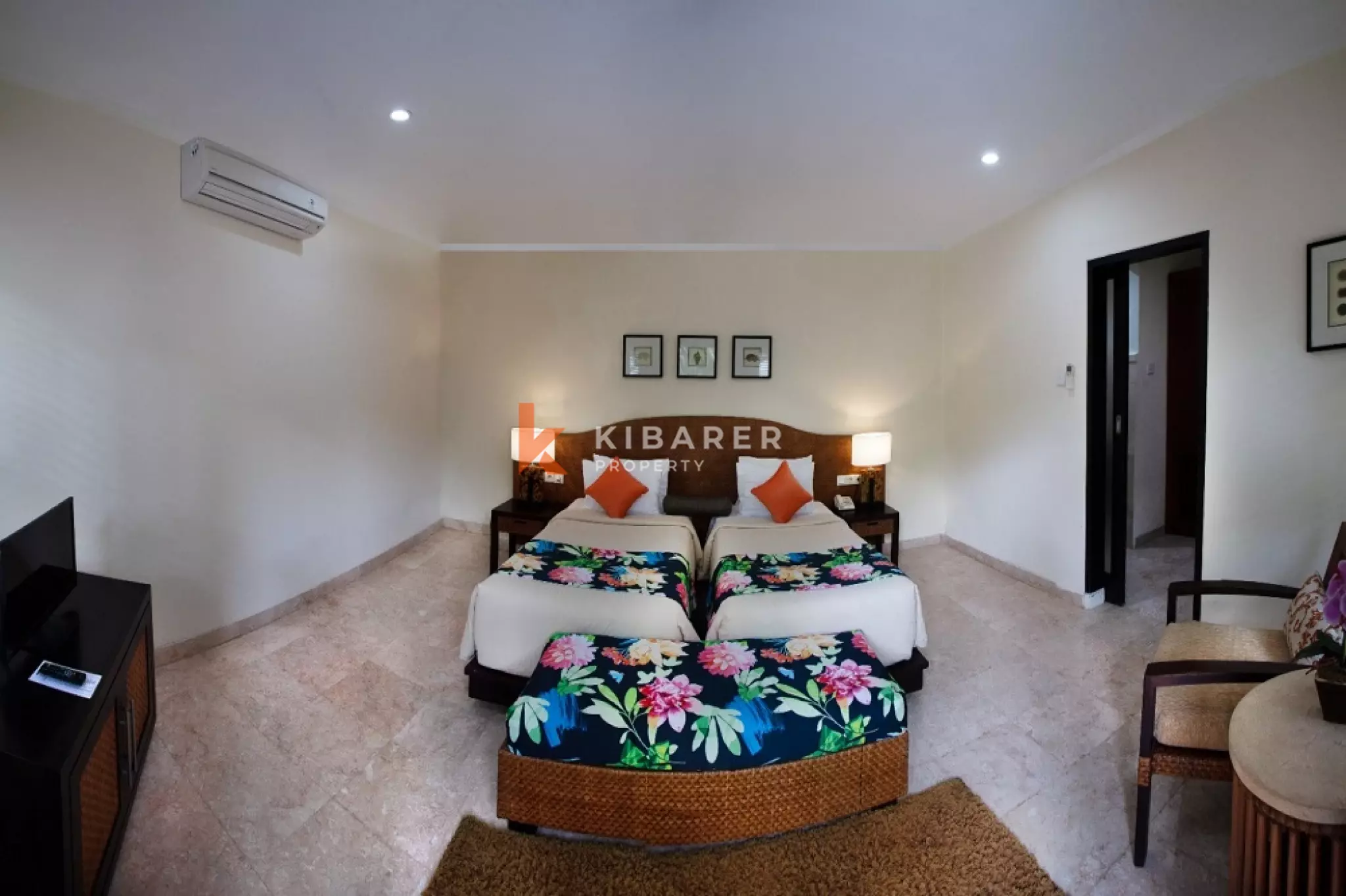 Touch Tropical Four-Bedrooms Open Living Villa in Jimbaran