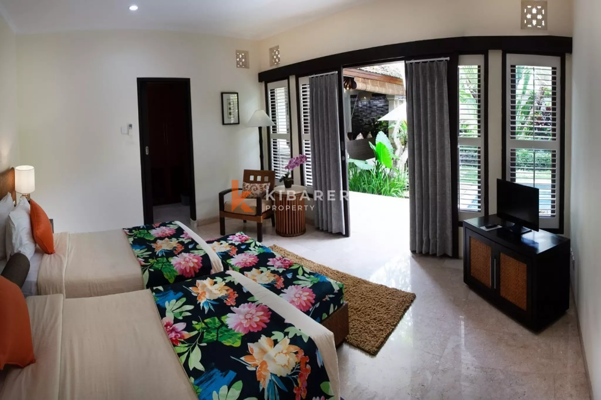 Touch Tropical Four-Bedrooms Open Living Villa in Jimbaran