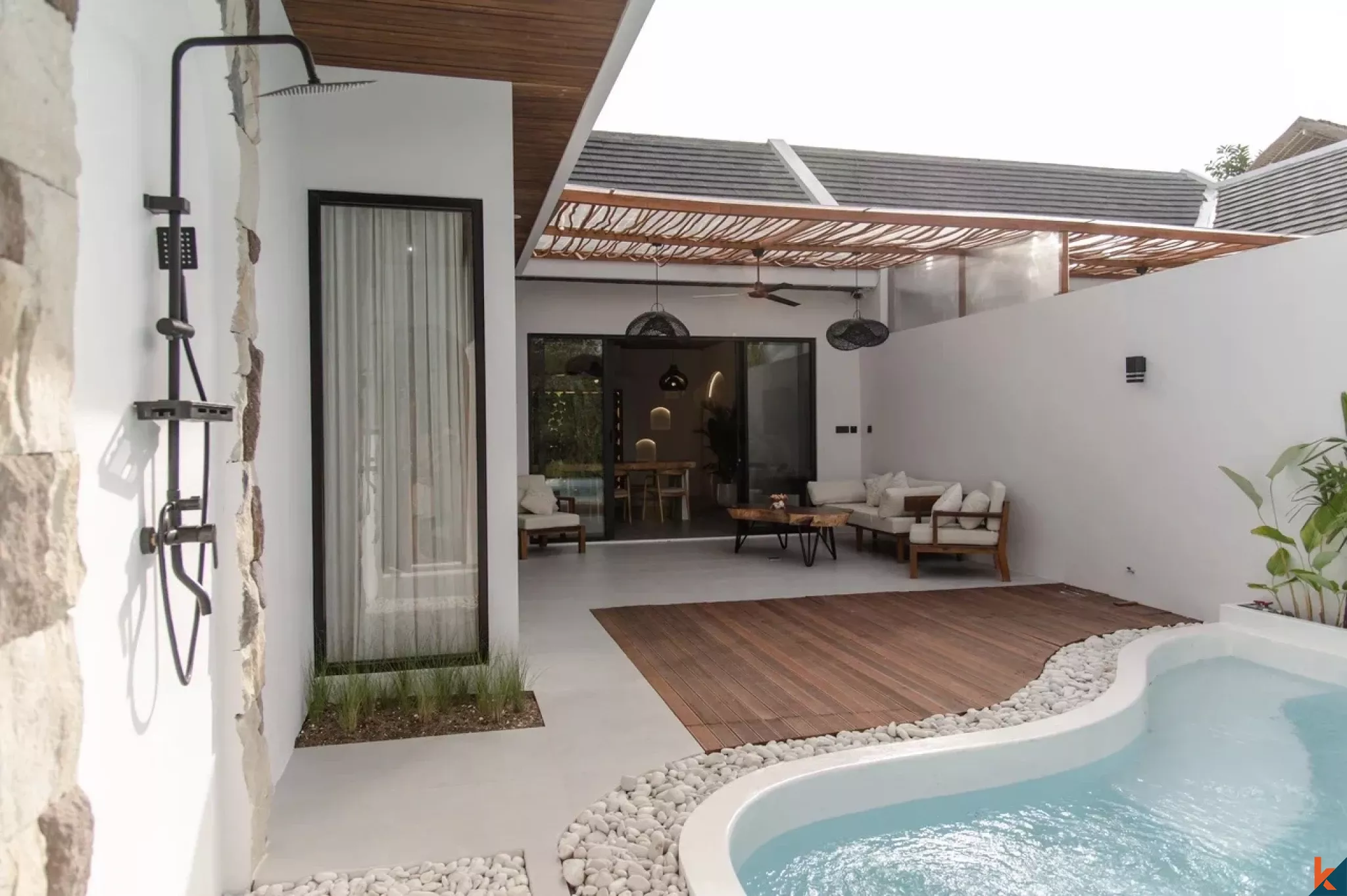 Vila sewa dua kamar tidur baru dengan pemandangan hijau di kawasan Uluwatu yang trendi