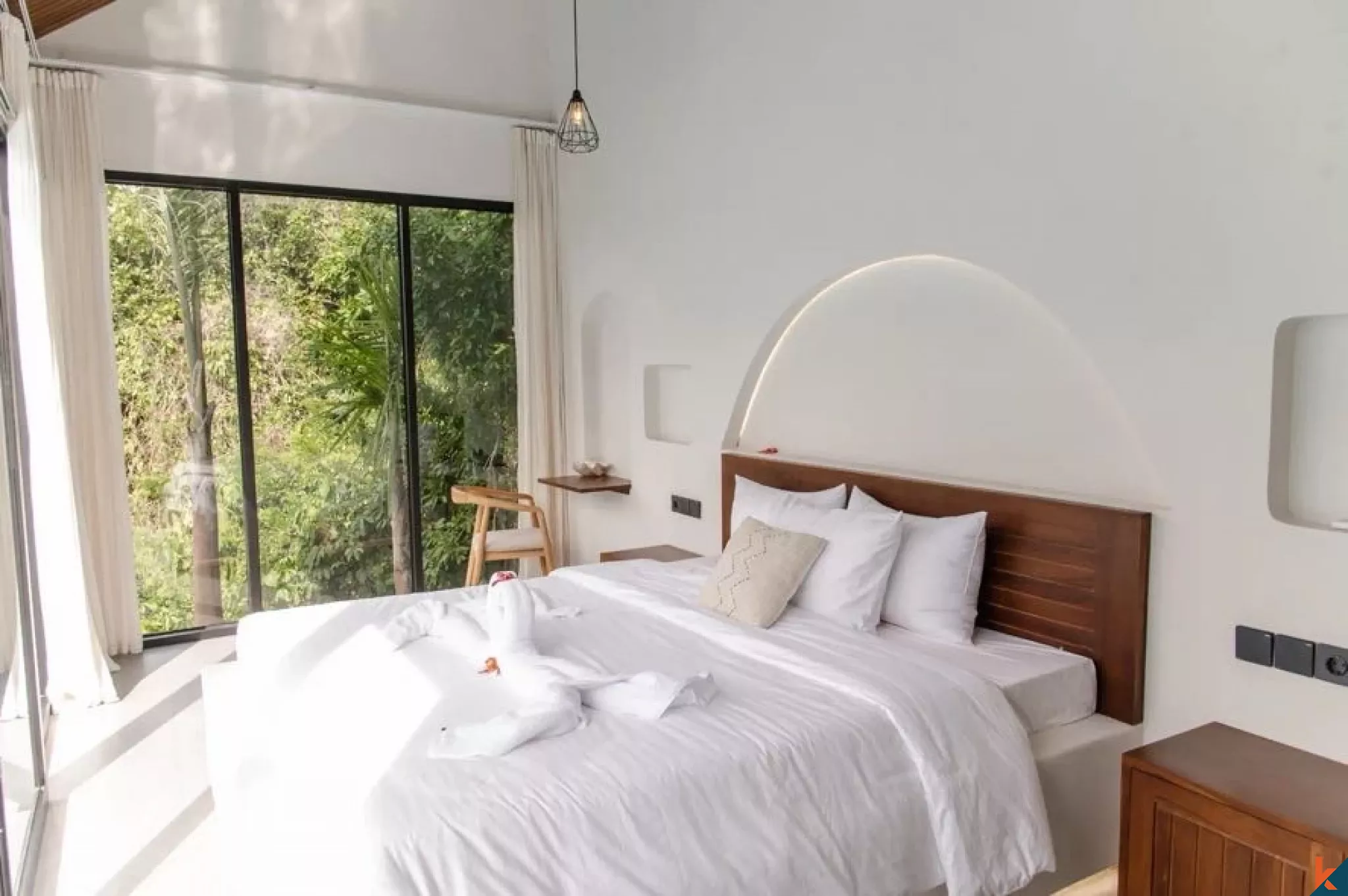 Vila sewa dua kamar tidur baru dengan pemandangan hijau di kawasan Uluwatu yang trendi