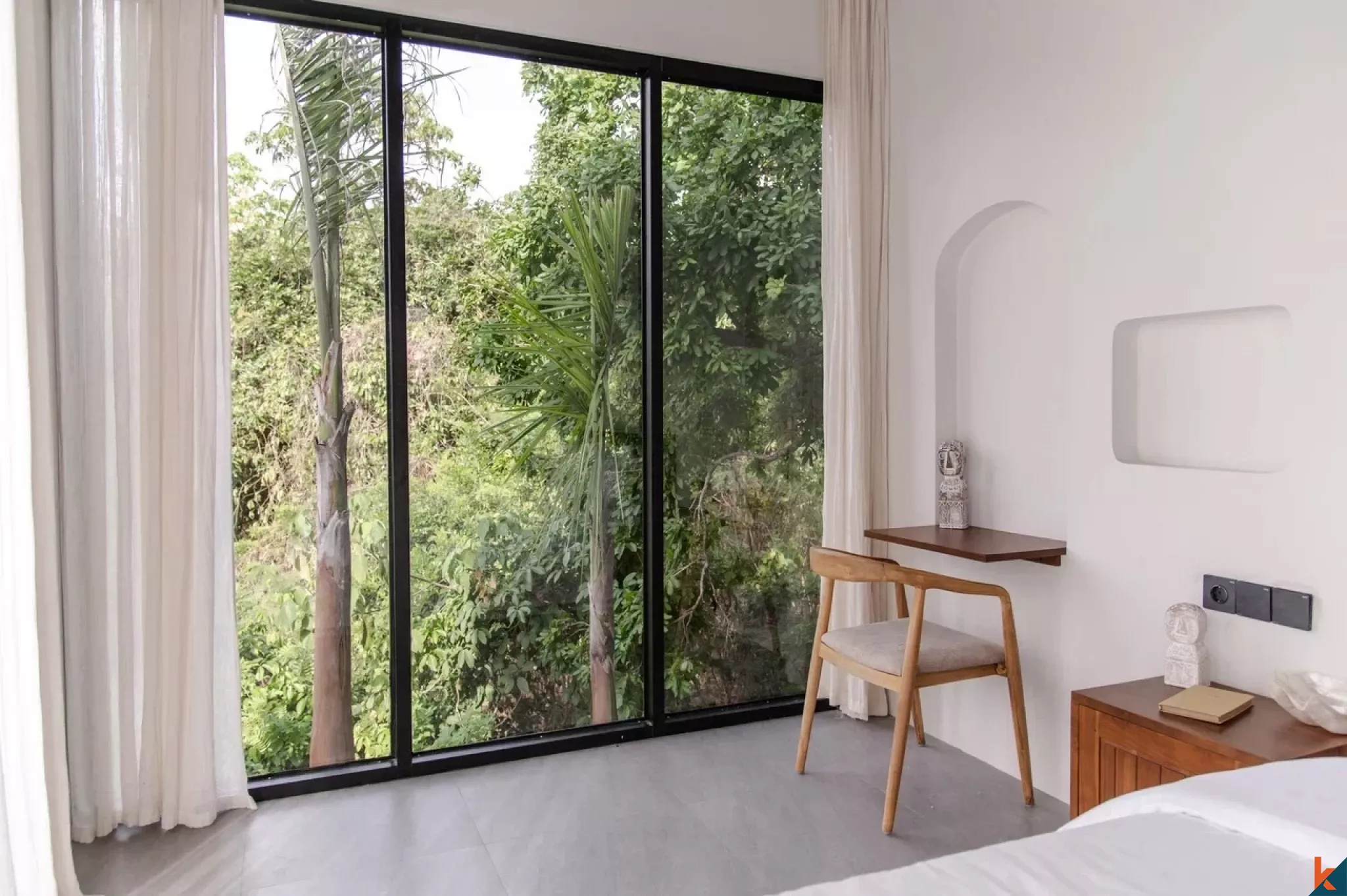 Vila sewa dua kamar tidur baru dengan pemandangan hijau di kawasan Uluwatu yang trendi