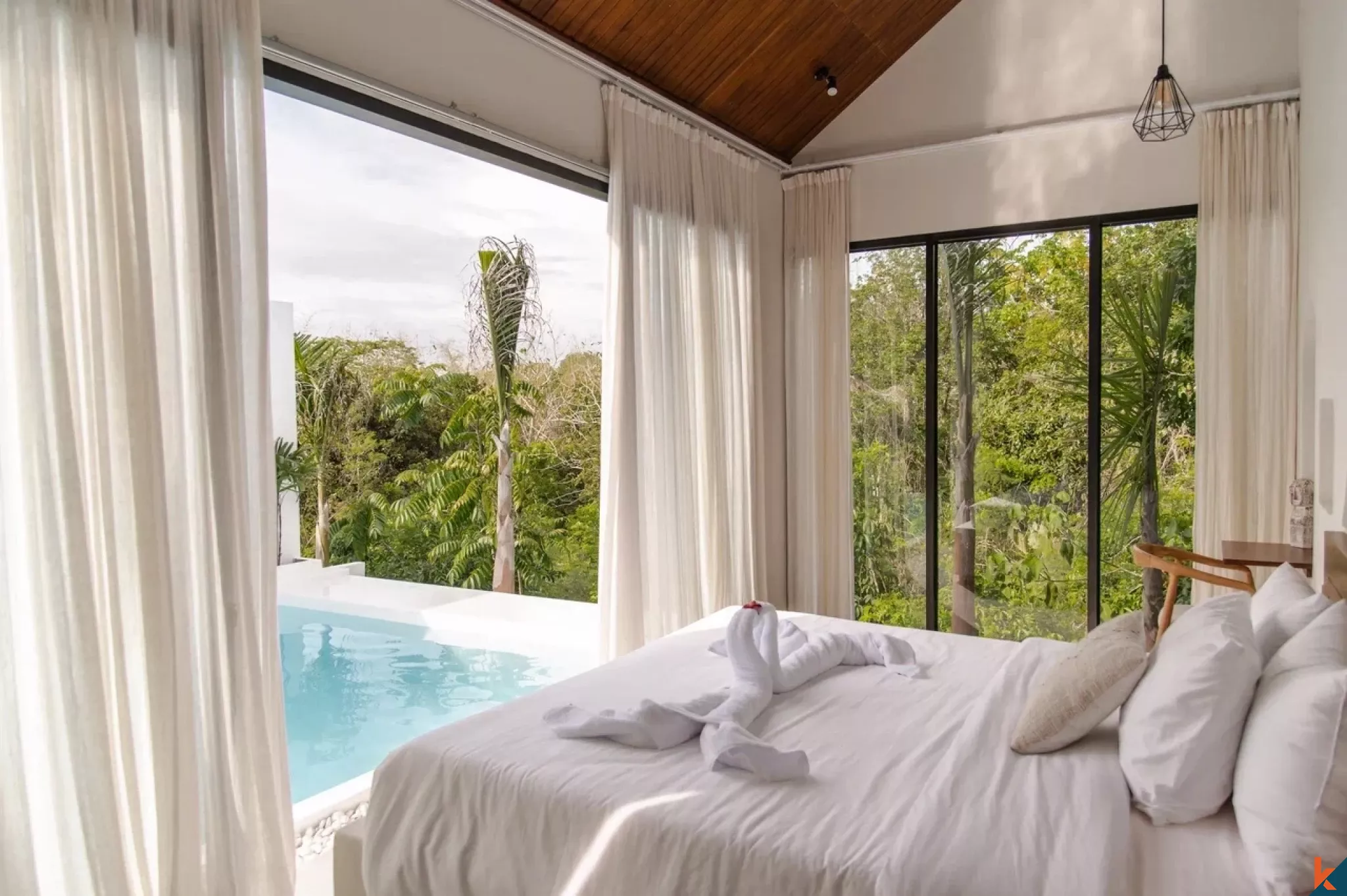 Vila sewa dua kamar tidur baru dengan pemandangan hijau di kawasan Uluwatu yang trendi