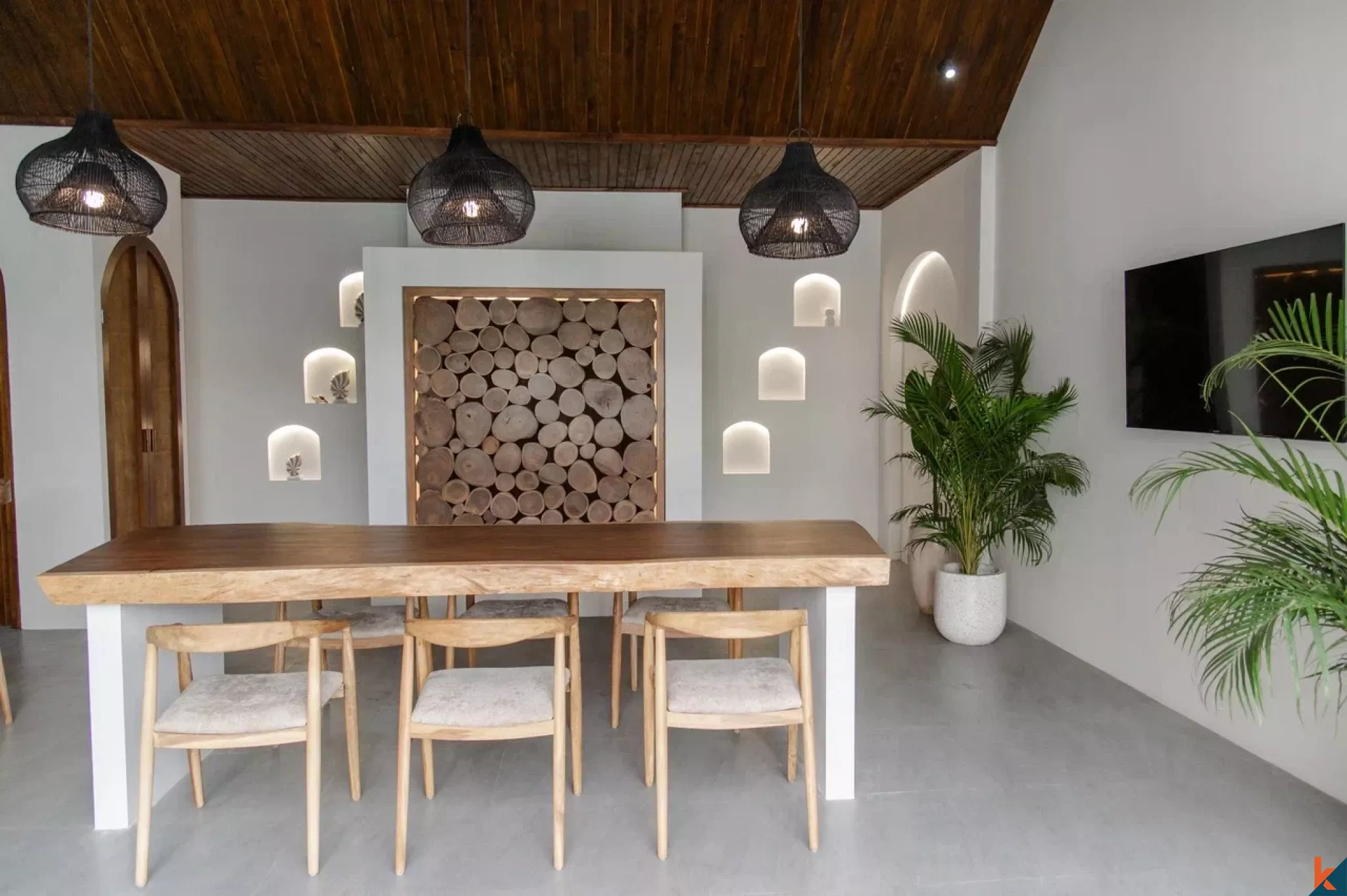 Vila sewa dua kamar tidur baru dengan pemandangan hijau di kawasan Uluwatu yang trendi