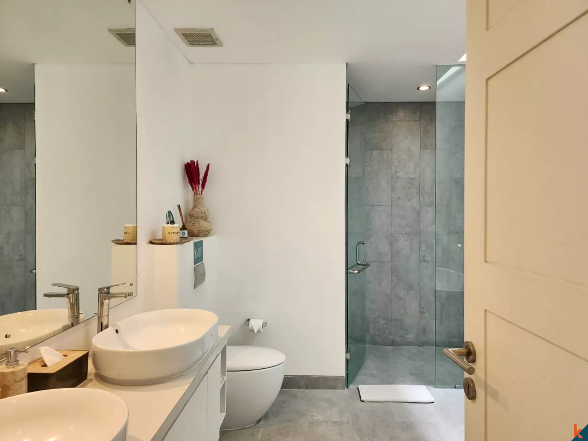 Villa Sewa dengan 3 Kamar Tidur yang Menawan, Terletak di Kawasan Tenang Seminyak