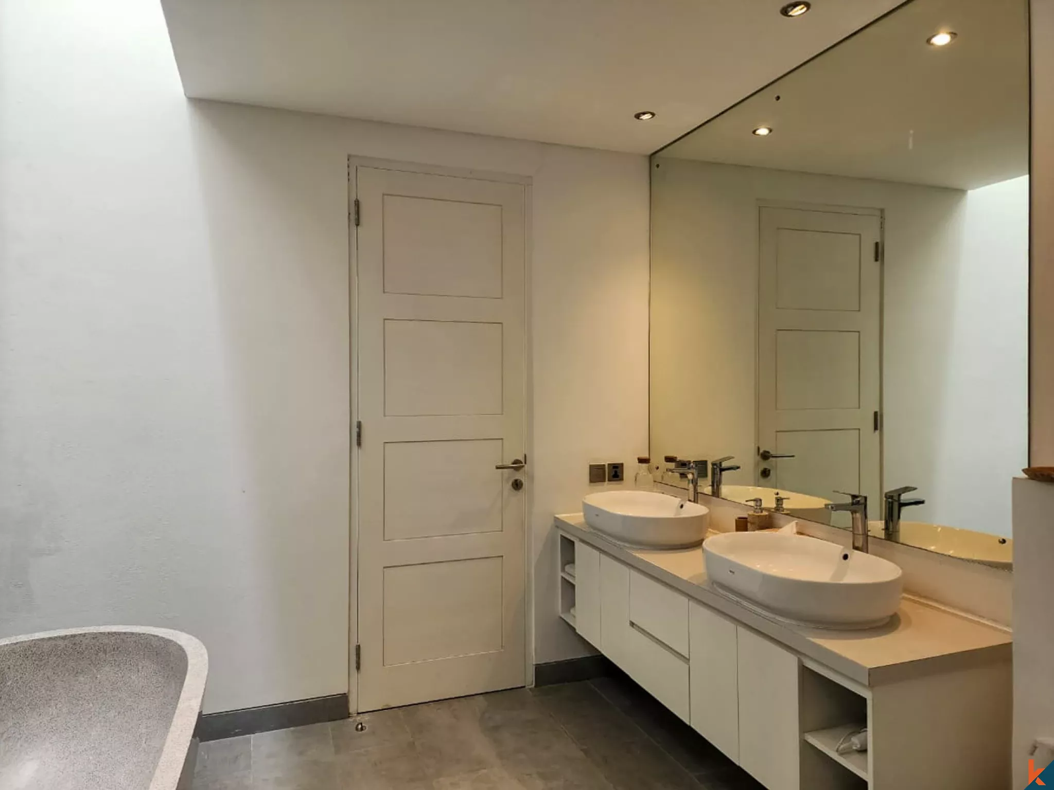 Villa Sewa dengan 3 Kamar Tidur yang Menawan, Terletak di Kawasan Tenang Seminyak