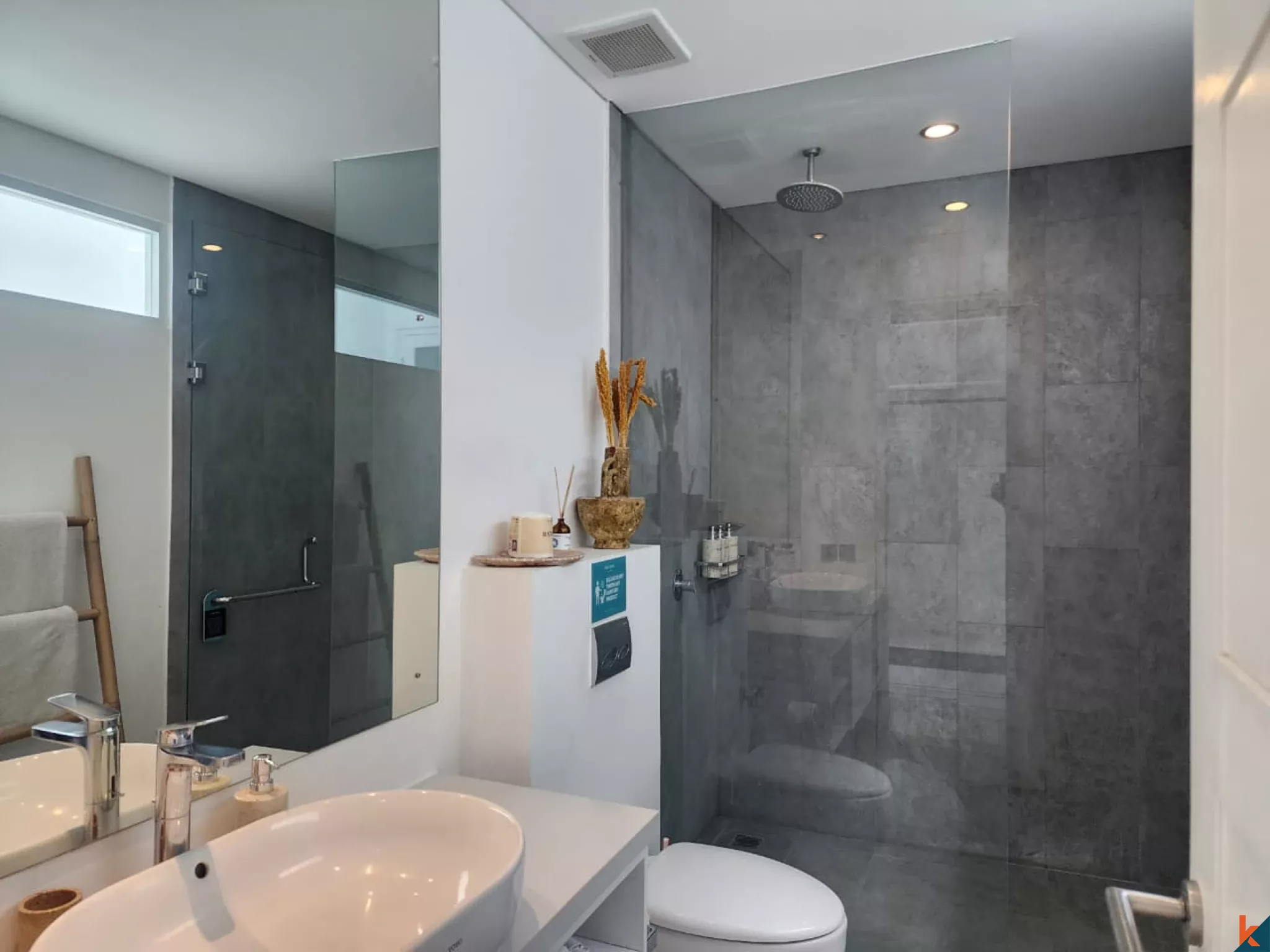 Villa Sewa dengan 3 Kamar Tidur yang Menawan, Terletak di Kawasan Tenang Seminyak