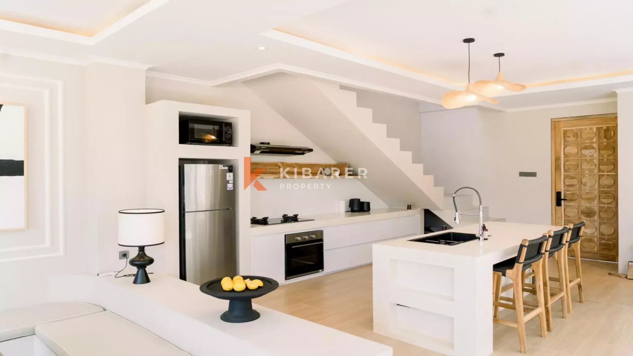 Vila Empat Kamar Tidur Menawan dengan Kolam Renang di Berawa