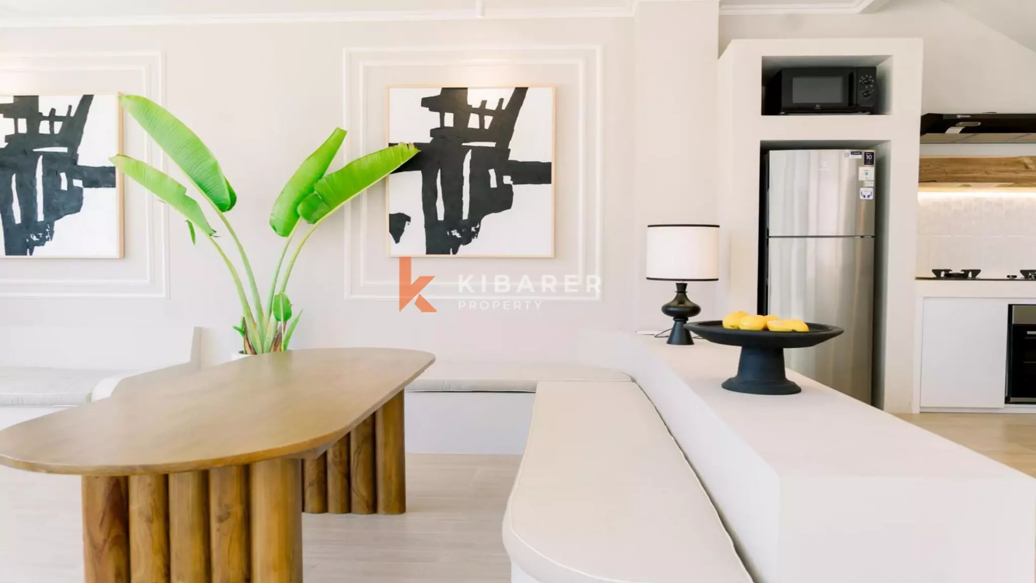 Vila Empat Kamar Tidur Menawan dengan Kolam Renang di Berawa