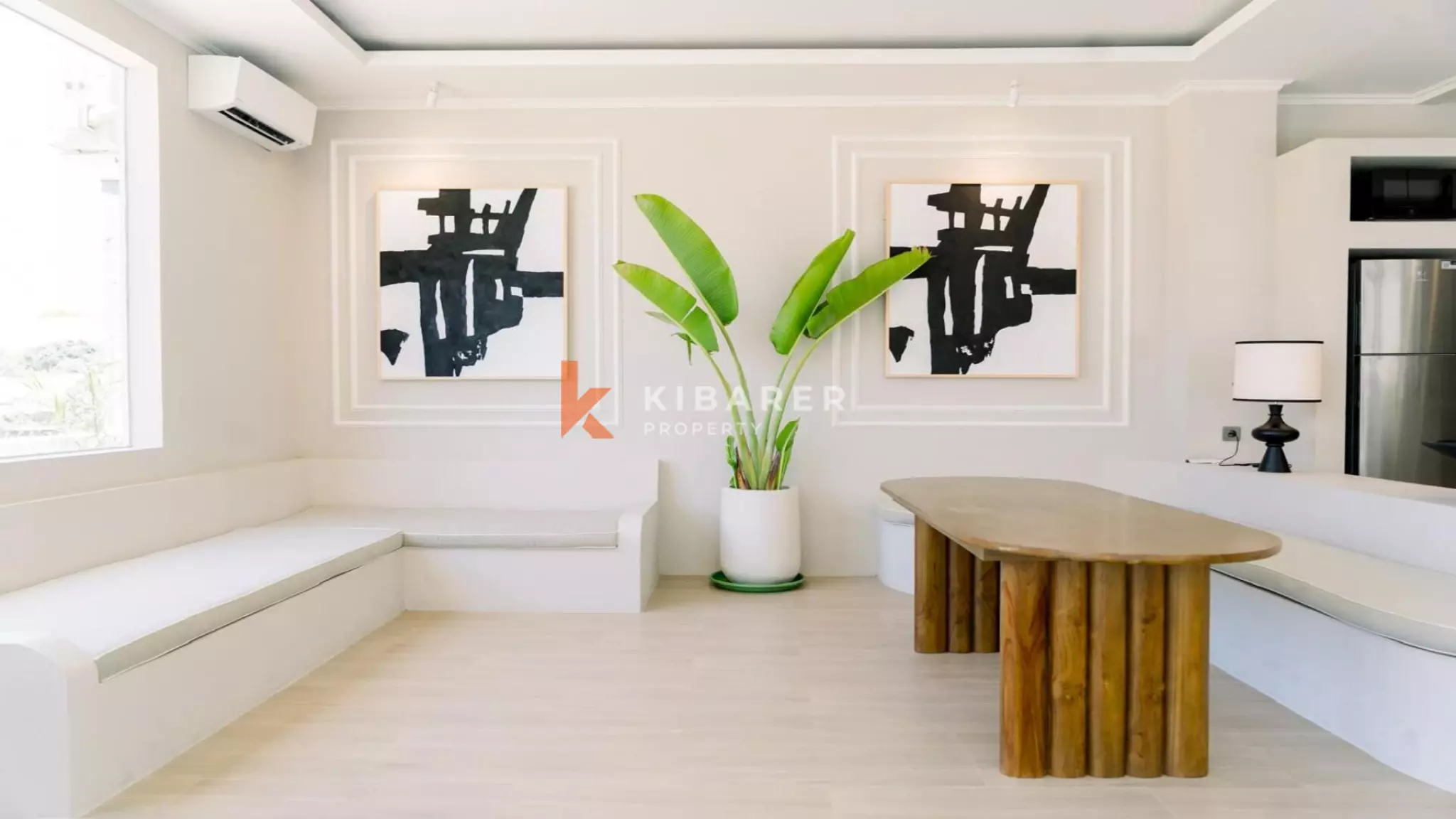 Vila Empat Kamar Tidur Menawan dengan Kolam Renang di Berawa