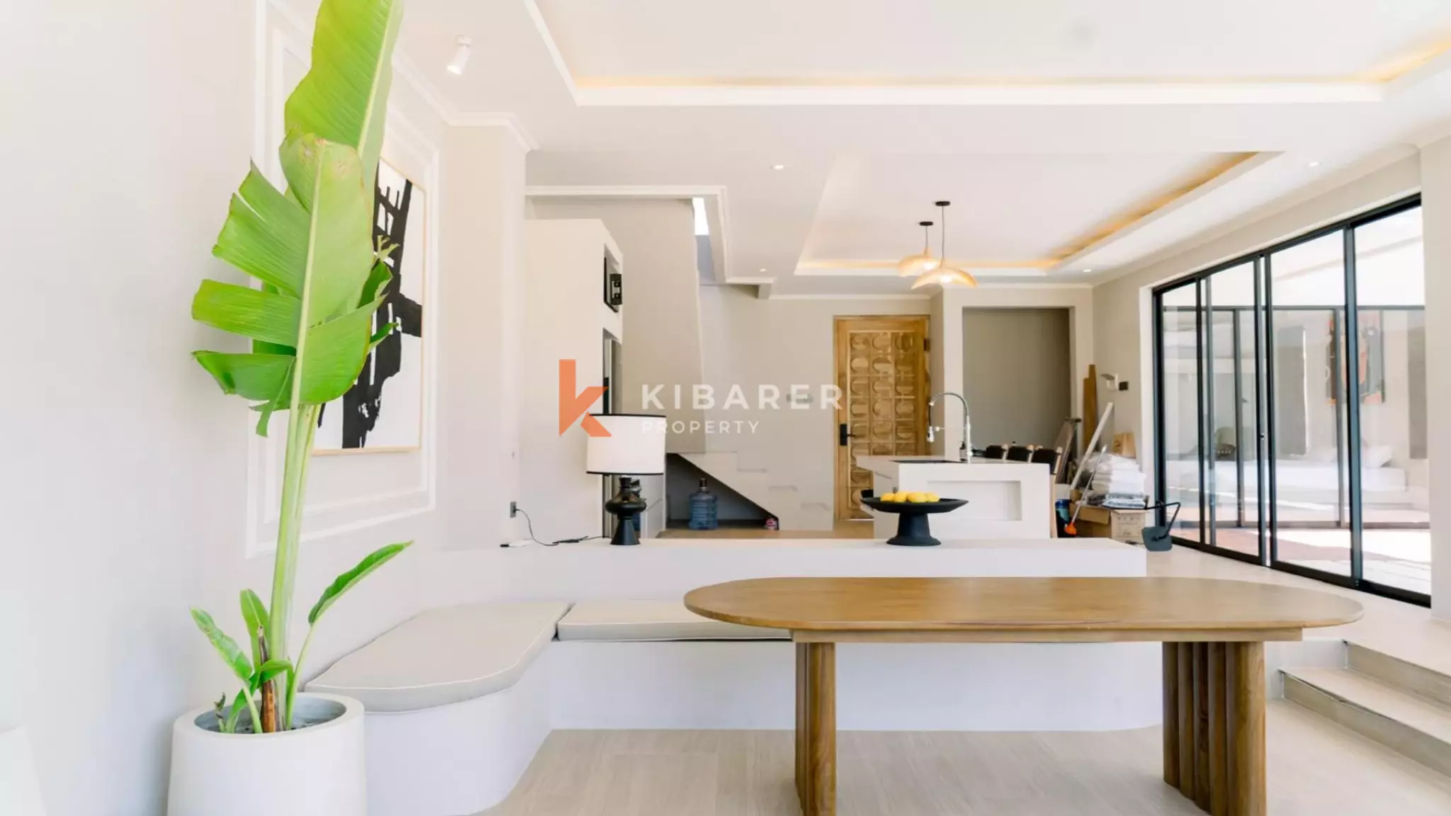 Vila Empat Kamar Tidur Menawan dengan Kolam Renang di Berawa