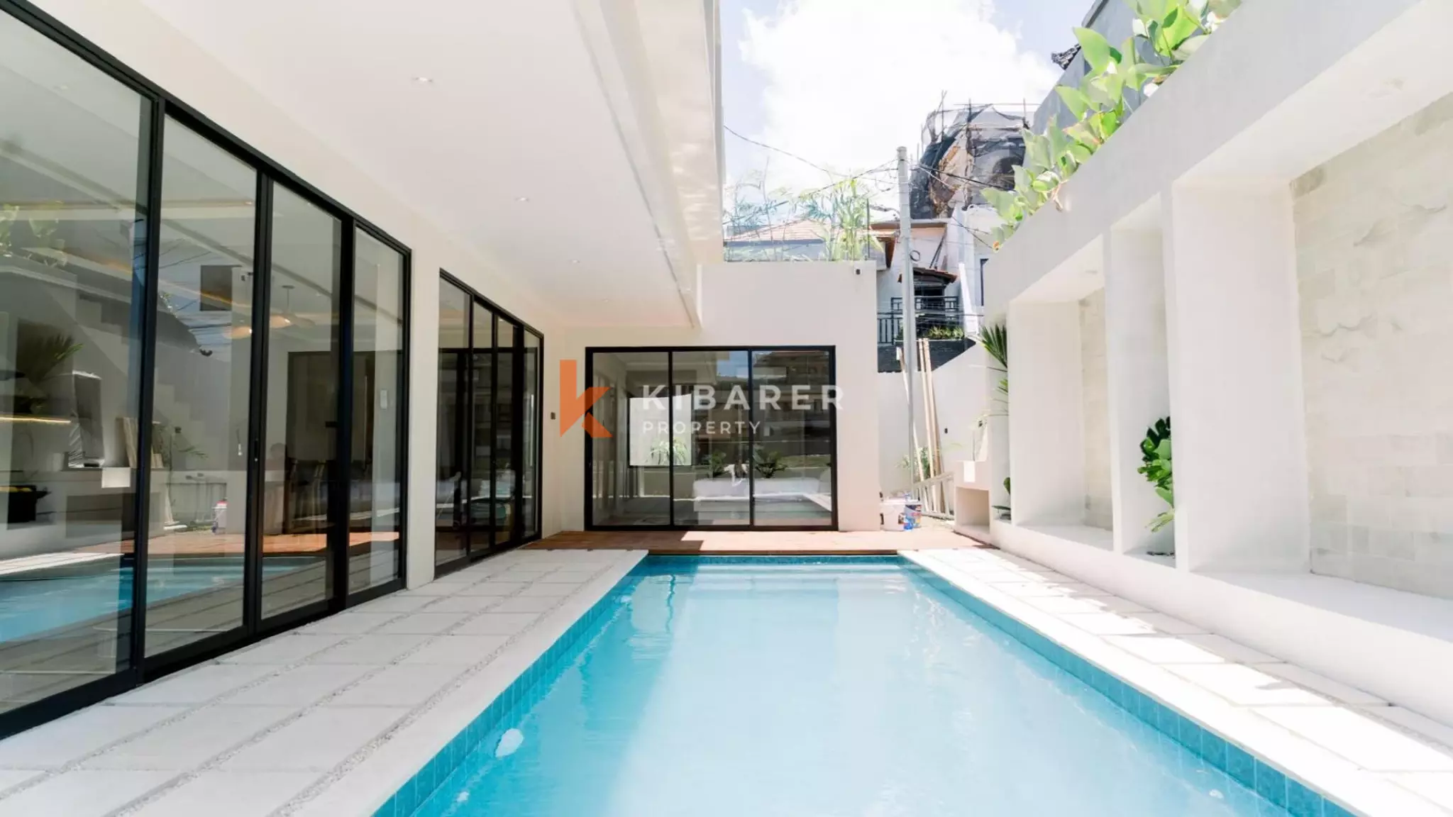 Vila Empat Kamar Tidur Menawan dengan Kolam Renang di Berawa