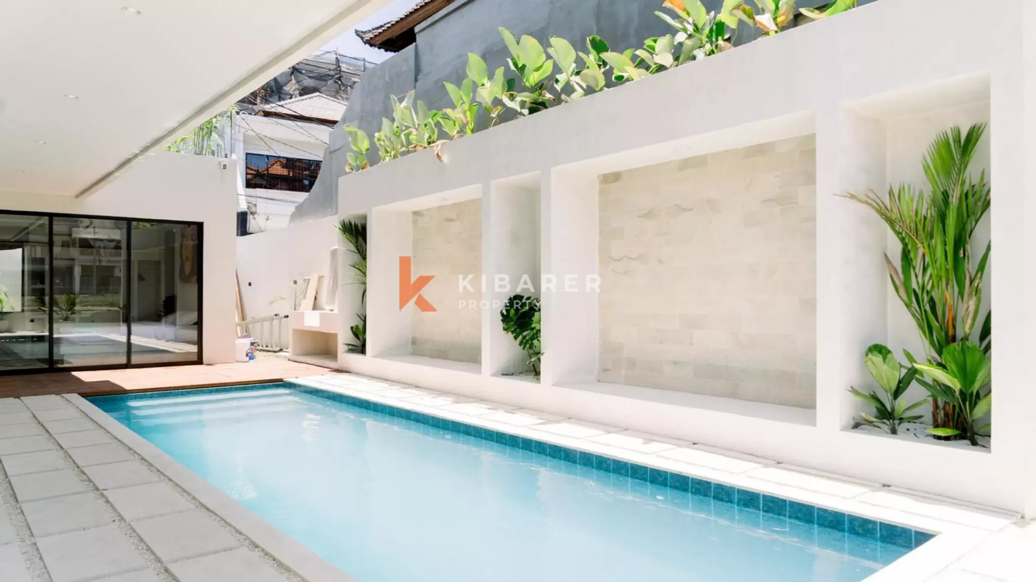 Vila Empat Kamar Tidur Menawan dengan Kolam Renang di Berawa