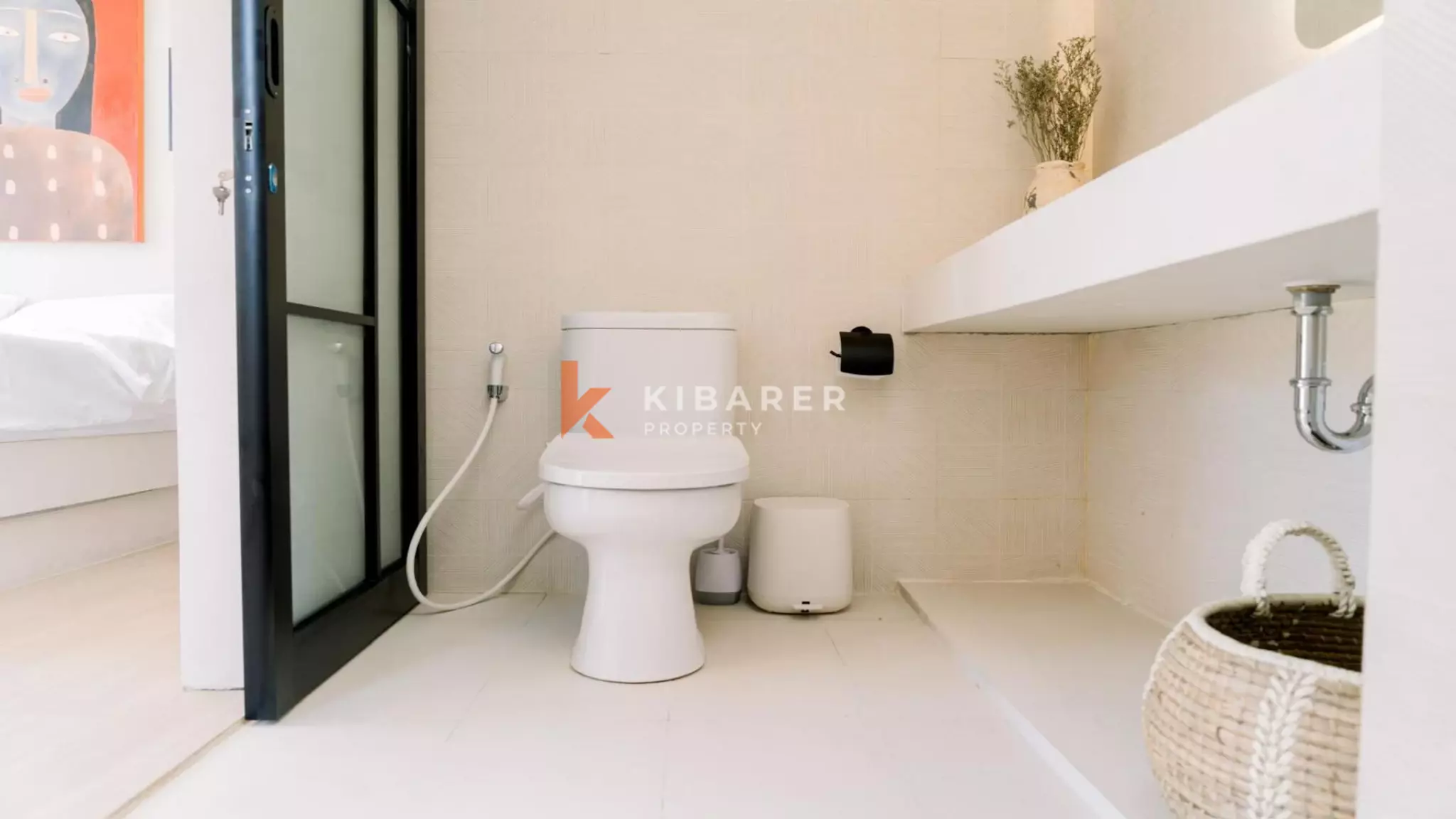 Vila Empat Kamar Tidur Menawan dengan Kolam Renang di Berawa