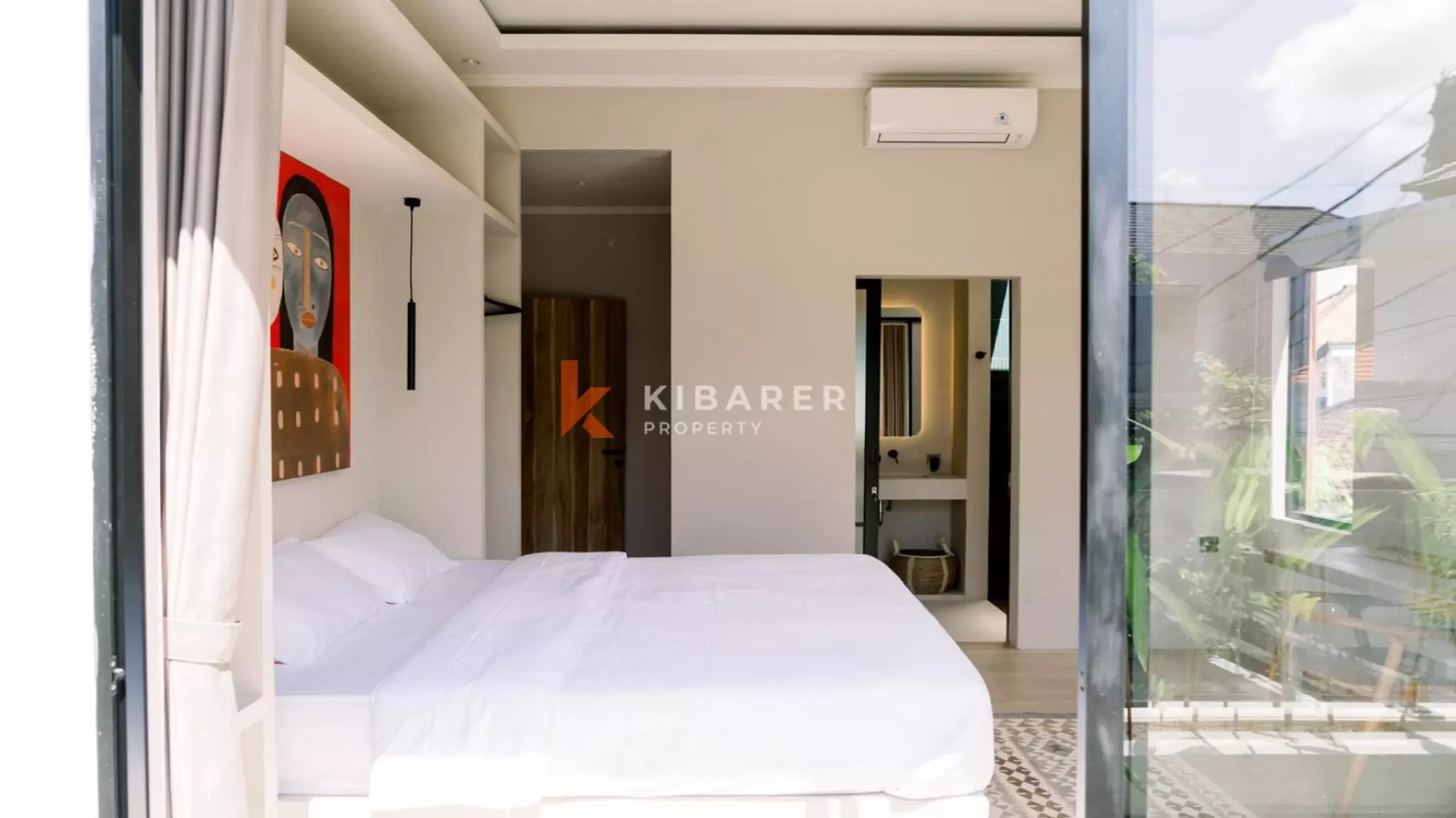 Vila Empat Kamar Tidur Menawan dengan Kolam Renang di Berawa