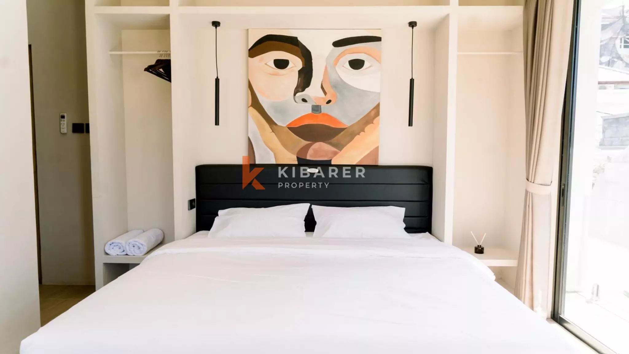 Vila Empat Kamar Tidur Menawan dengan Kolam Renang di Berawa