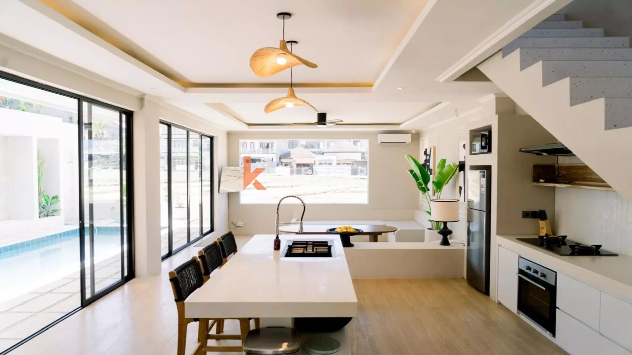 Vila Empat Kamar Tidur Menawan dengan Kolam Renang di Berawa