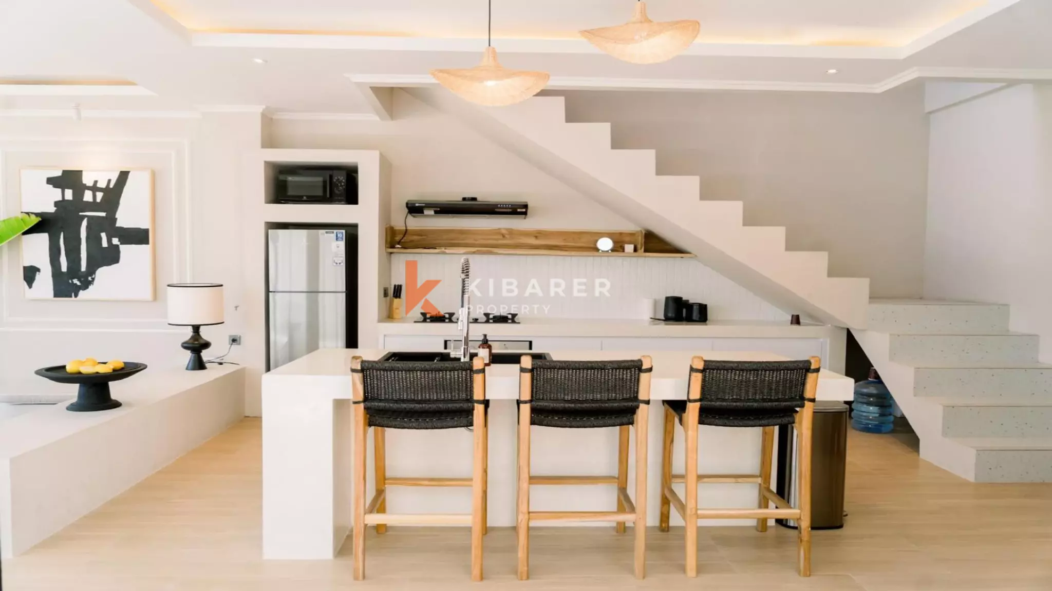 Vila Empat Kamar Tidur Menawan dengan Kolam Renang di Berawa