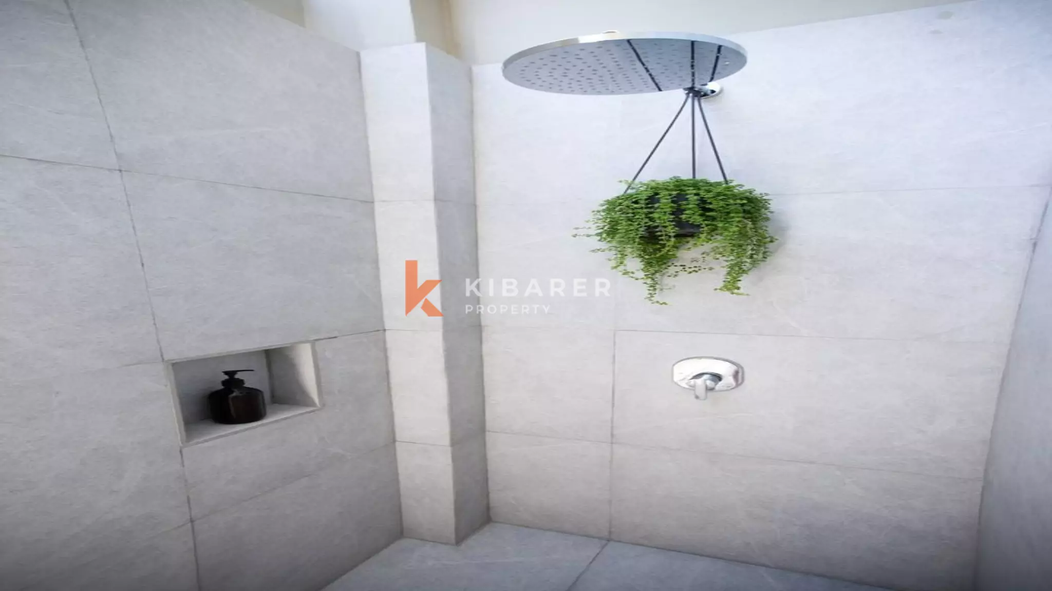 Vila Tropis Tiga Kamar Tidur dengan Ruang Terbuka di Pererenan