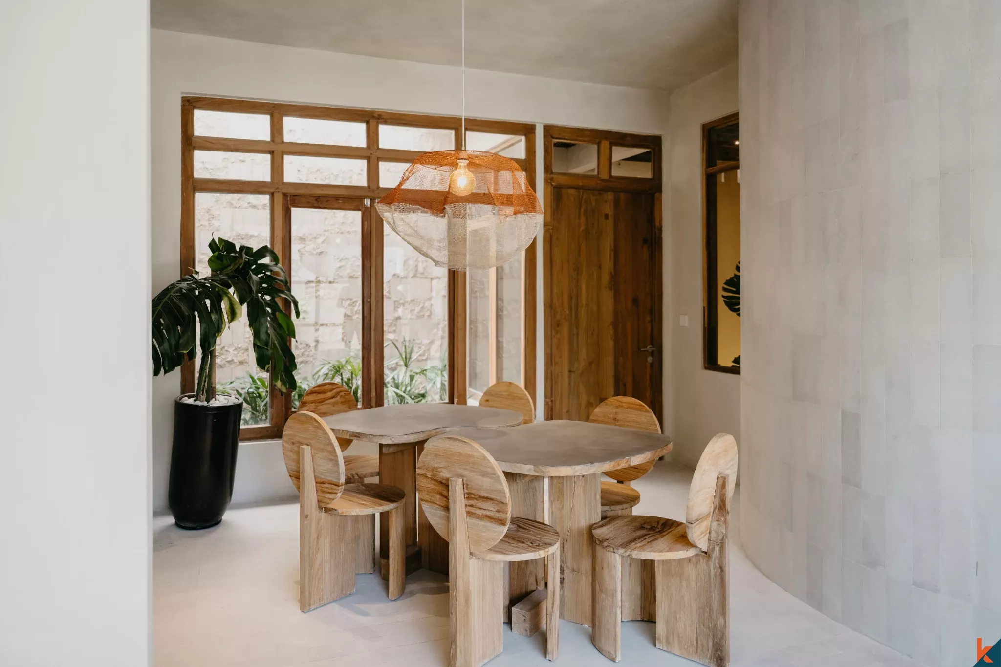 Vila Tropis Modern 3 Kamar Tidur dengan Kamar Mandi di Jantung Canggu