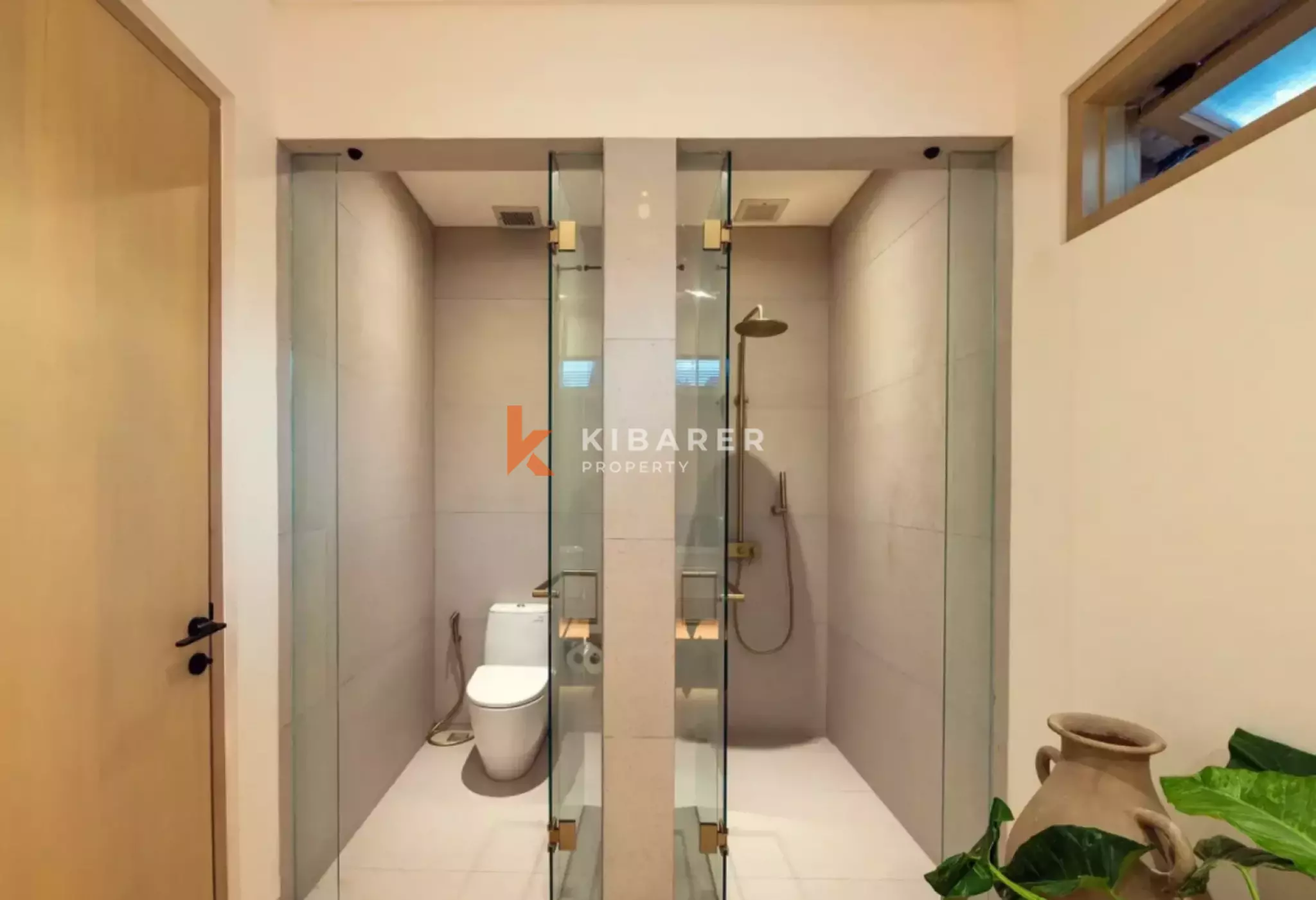 Vila Dua Kamar Tidur di Babakan – Pertemuan Minimalisme dan Ketenangan Tropis