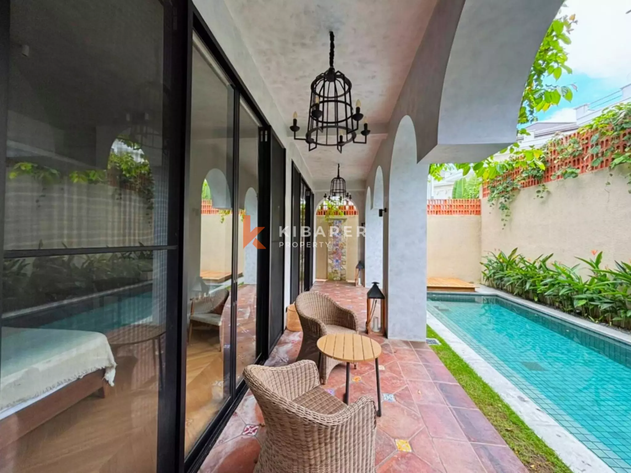 Vila Mewah Empat Kamar Tidur Tertutup dengan Pesona Modern di Seminyak