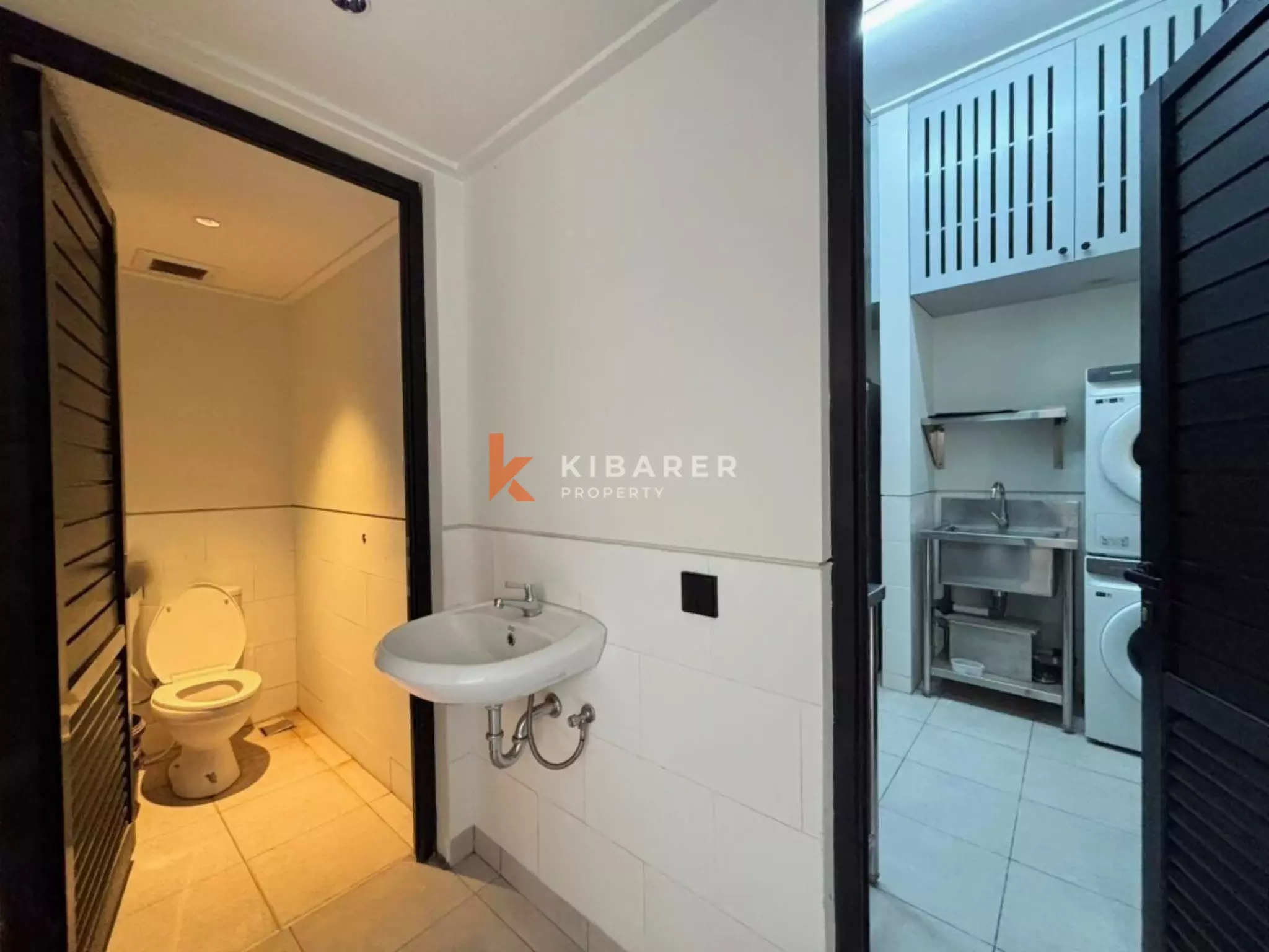 Vila Mewah Empat Kamar Tidur Tertutup dengan Pesona Modern di Seminyak