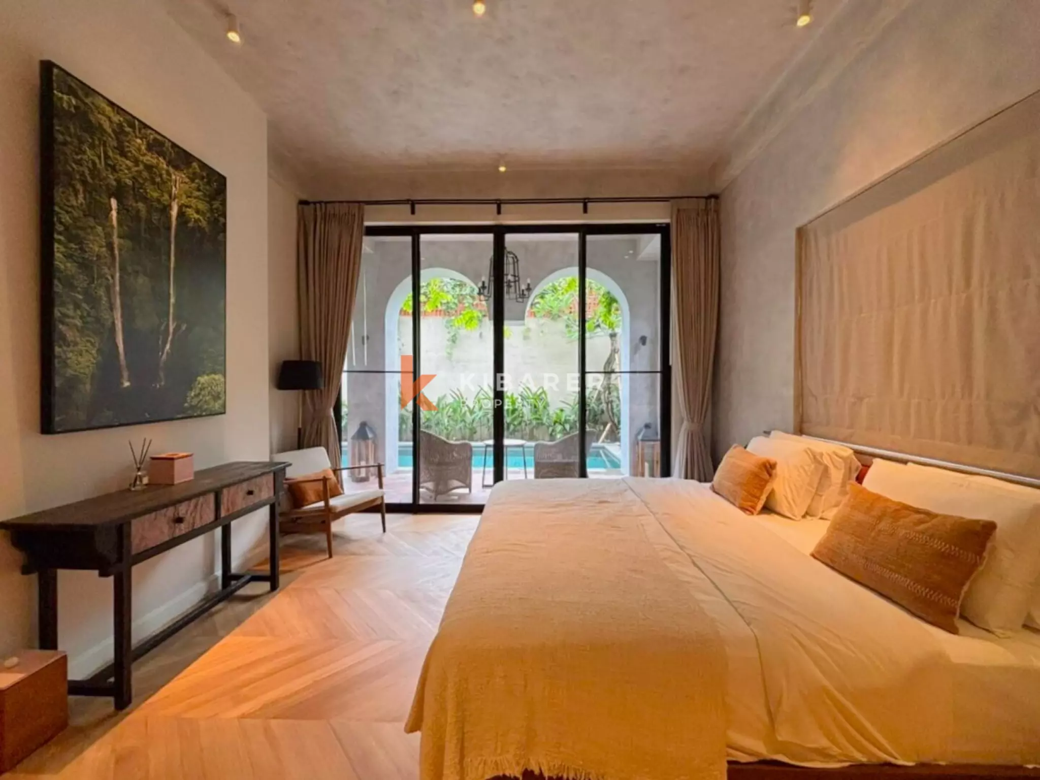 Vila Mewah Empat Kamar Tidur Tertutup dengan Pesona Modern di Seminyak