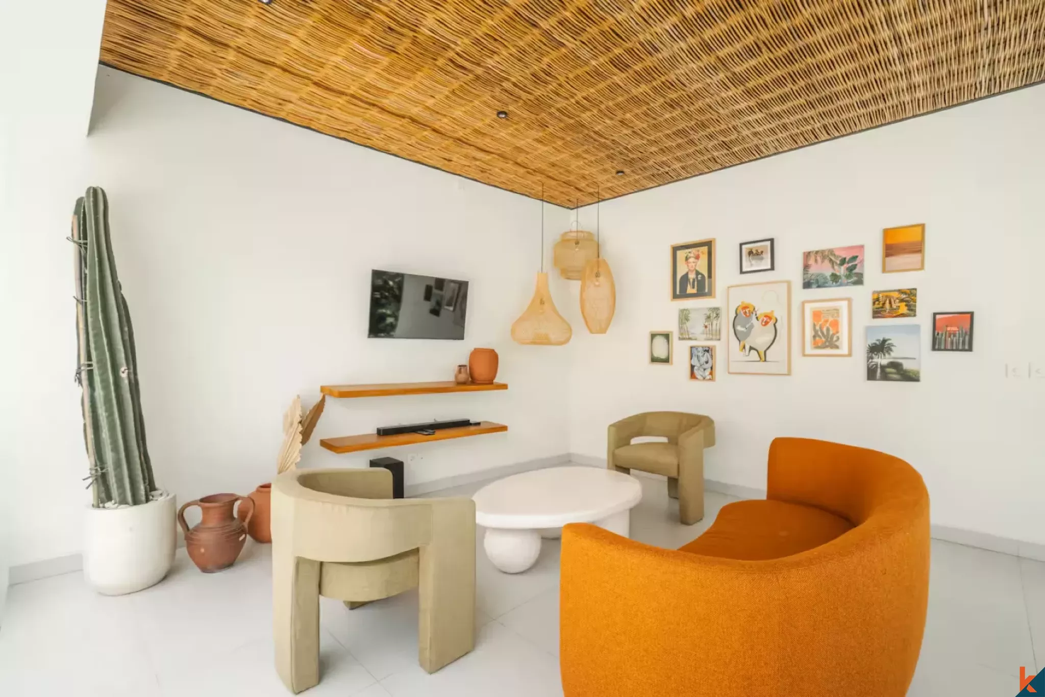 Villa bergaya Hacienda yang menawan dengan tiga kamar tidur di Berawa, tersedia untuk disewa