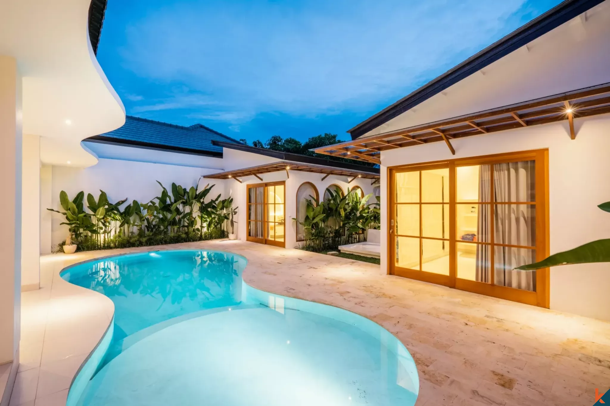 Villa bergaya Hacienda yang menawan dengan tiga kamar tidur di Berawa, tersedia untuk disewa