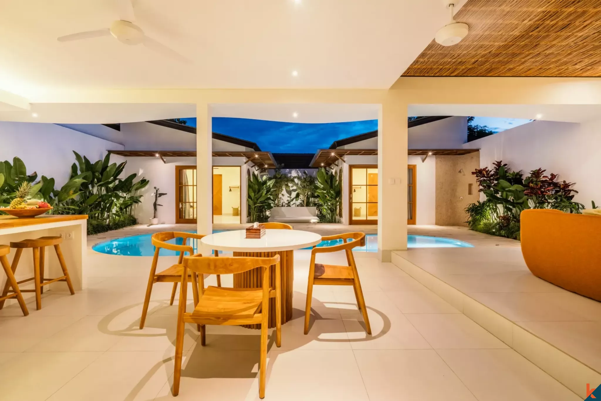 Villa bergaya Hacienda yang menawan dengan tiga kamar tidur di Berawa, tersedia untuk disewa