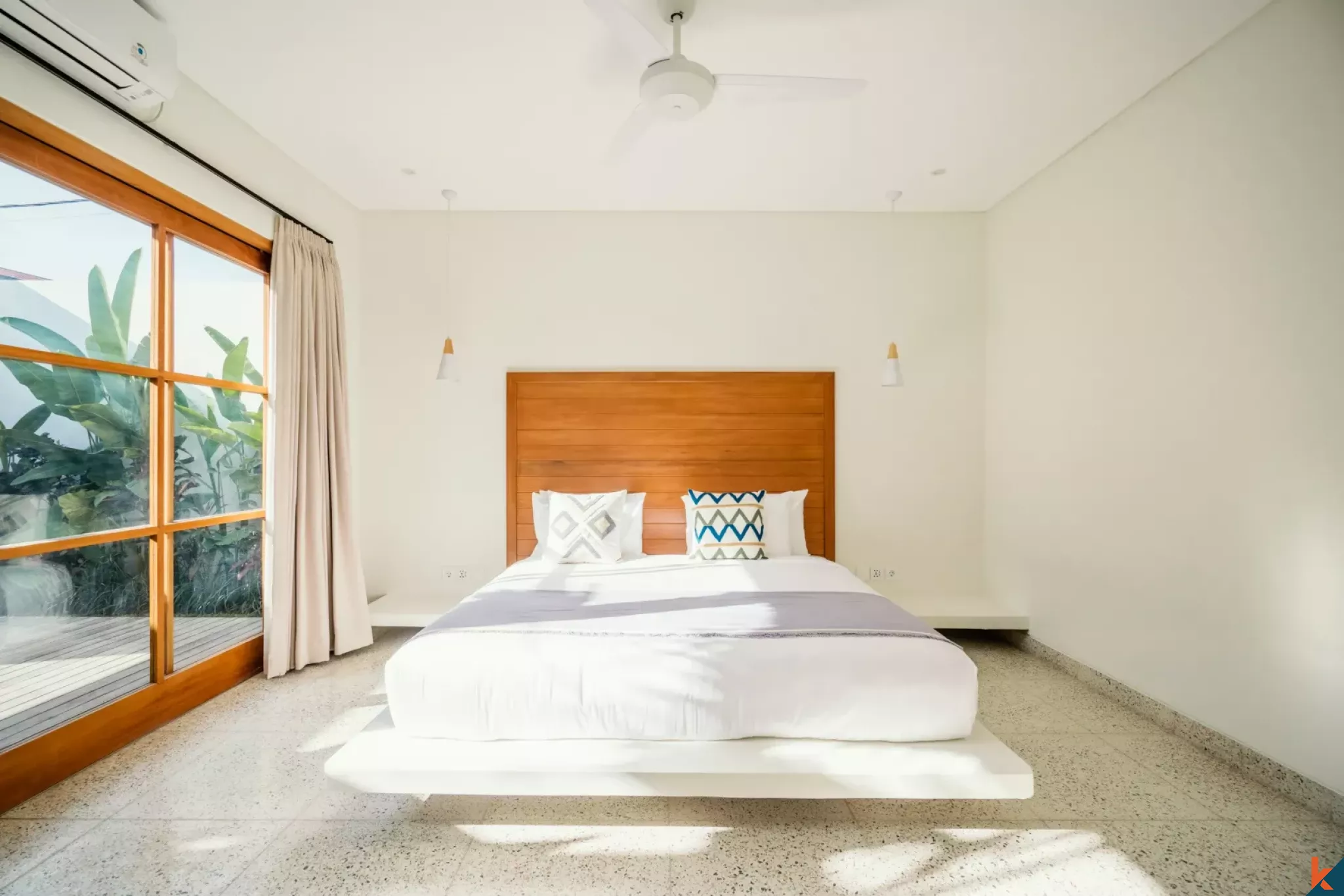 Villa Gaya Tropis dengan Tiga Kamar Tidur untuk Disewakan di Berawa