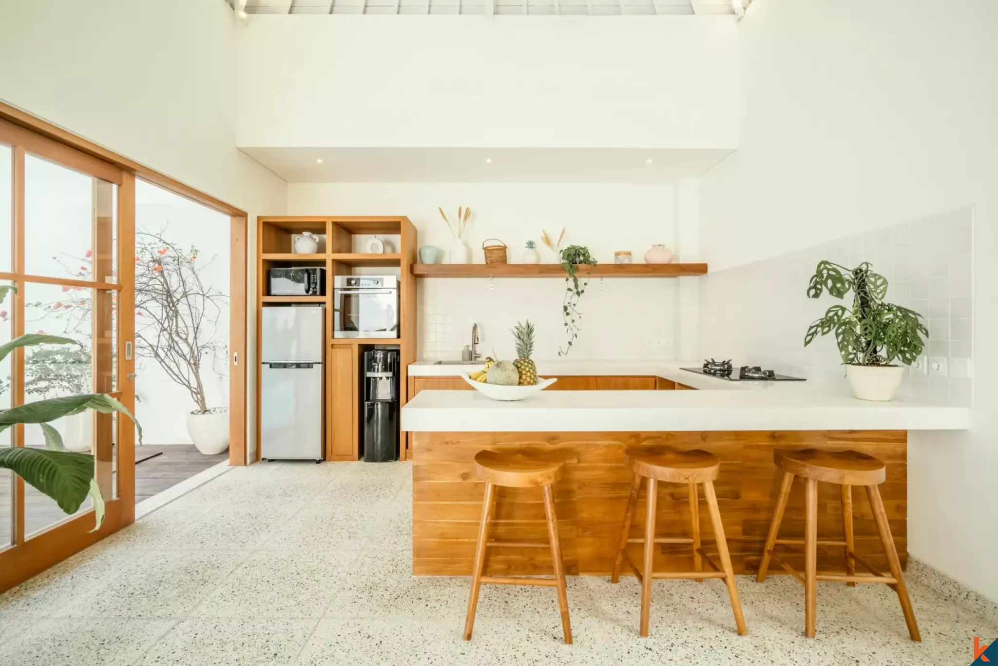 Villa Gaya Tropis dengan Tiga Kamar Tidur untuk Disewakan di Berawa