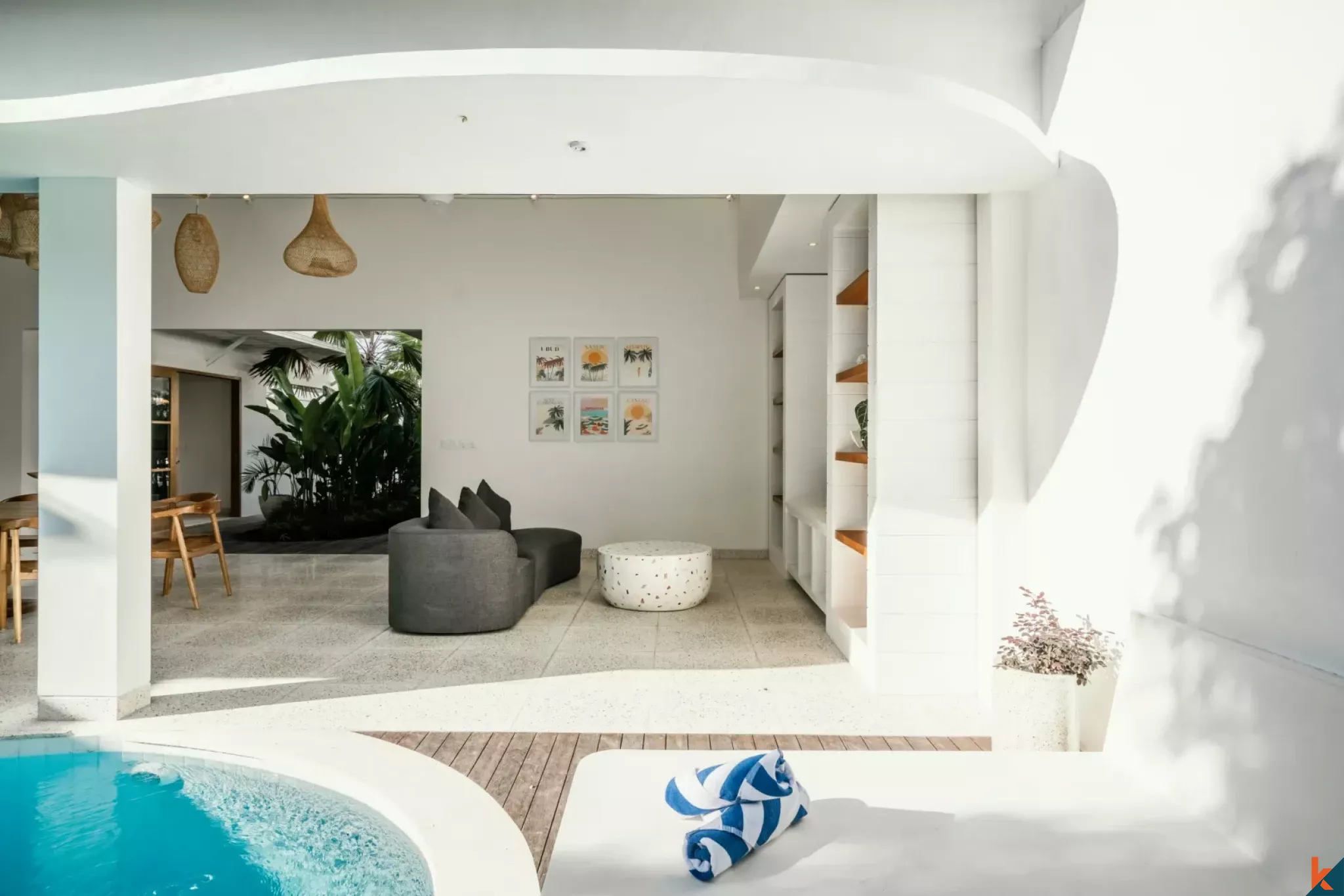 Villa Gaya Tropis dengan Tiga Kamar Tidur untuk Disewakan di Berawa