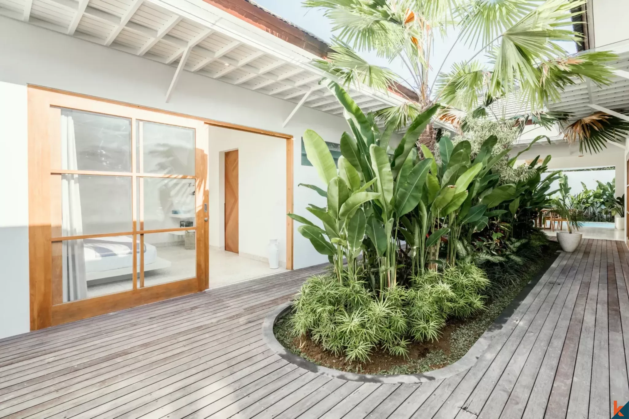 Villa Gaya Tropis dengan Tiga Kamar Tidur untuk Disewakan di Berawa