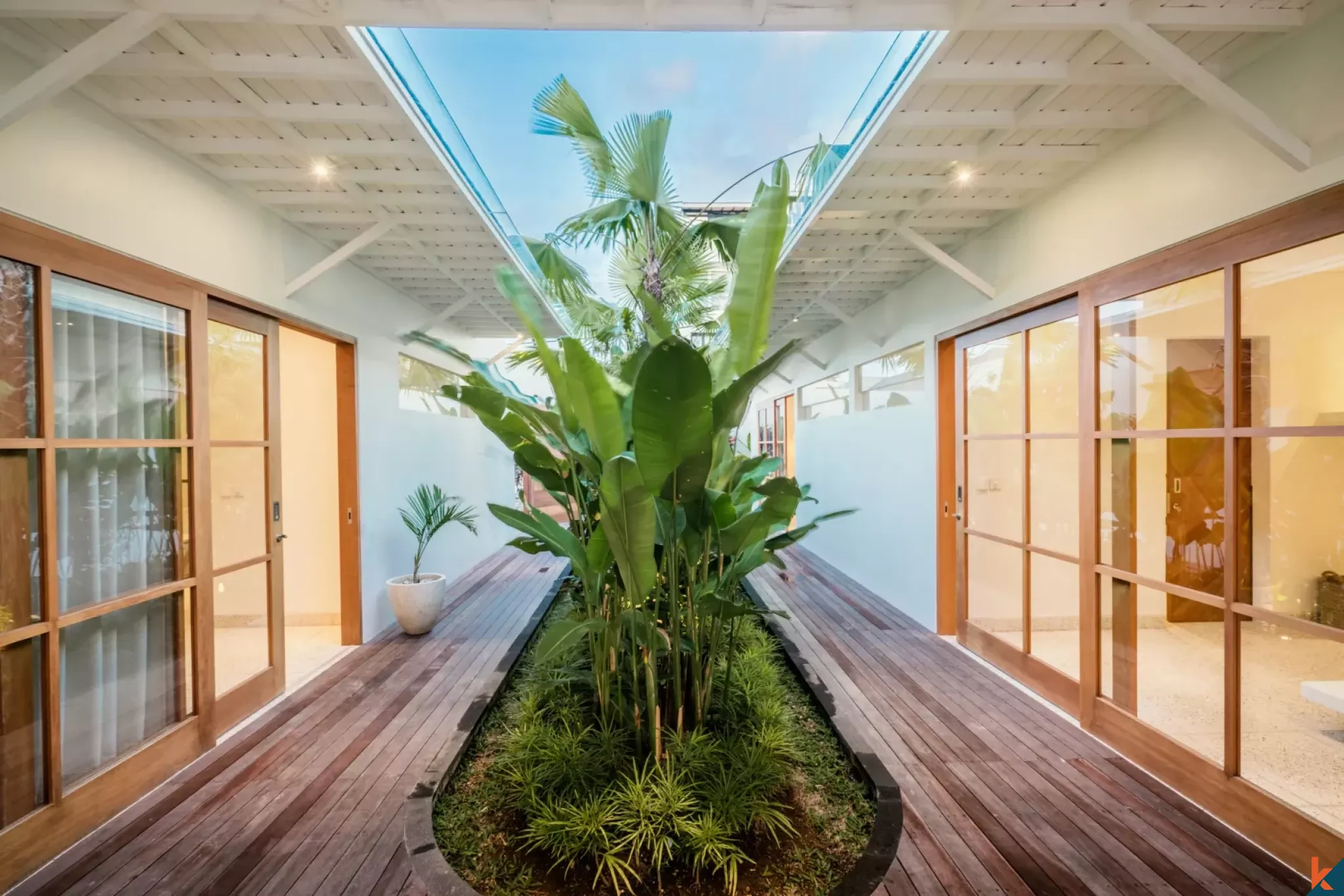 Villa Gaya Tropis dengan Tiga Kamar Tidur untuk Disewakan di Berawa