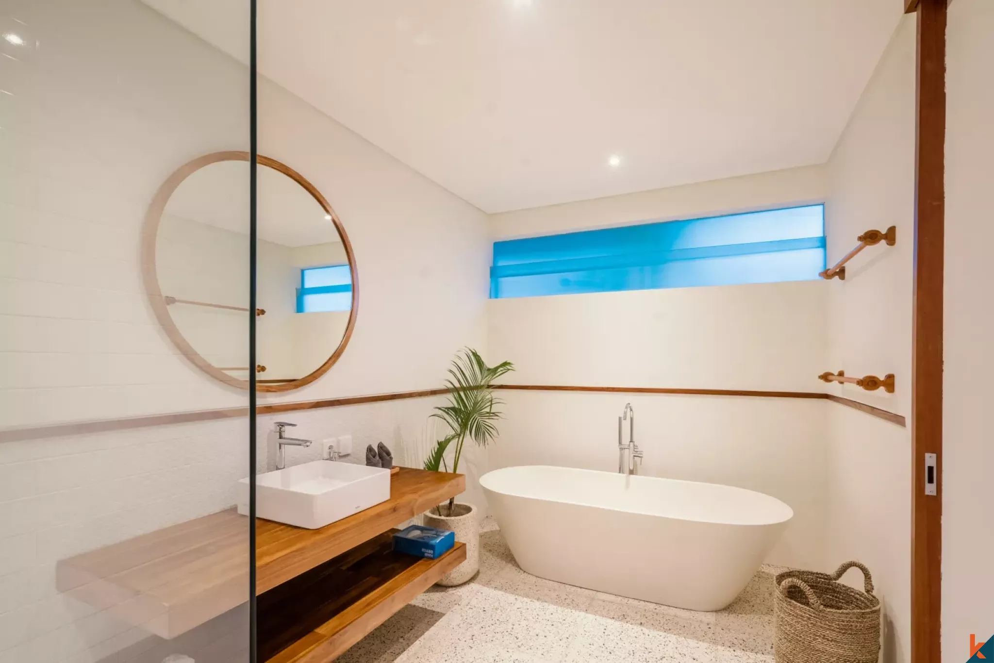 Villa Gaya Tropis dengan Tiga Kamar Tidur untuk Disewakan di Berawa