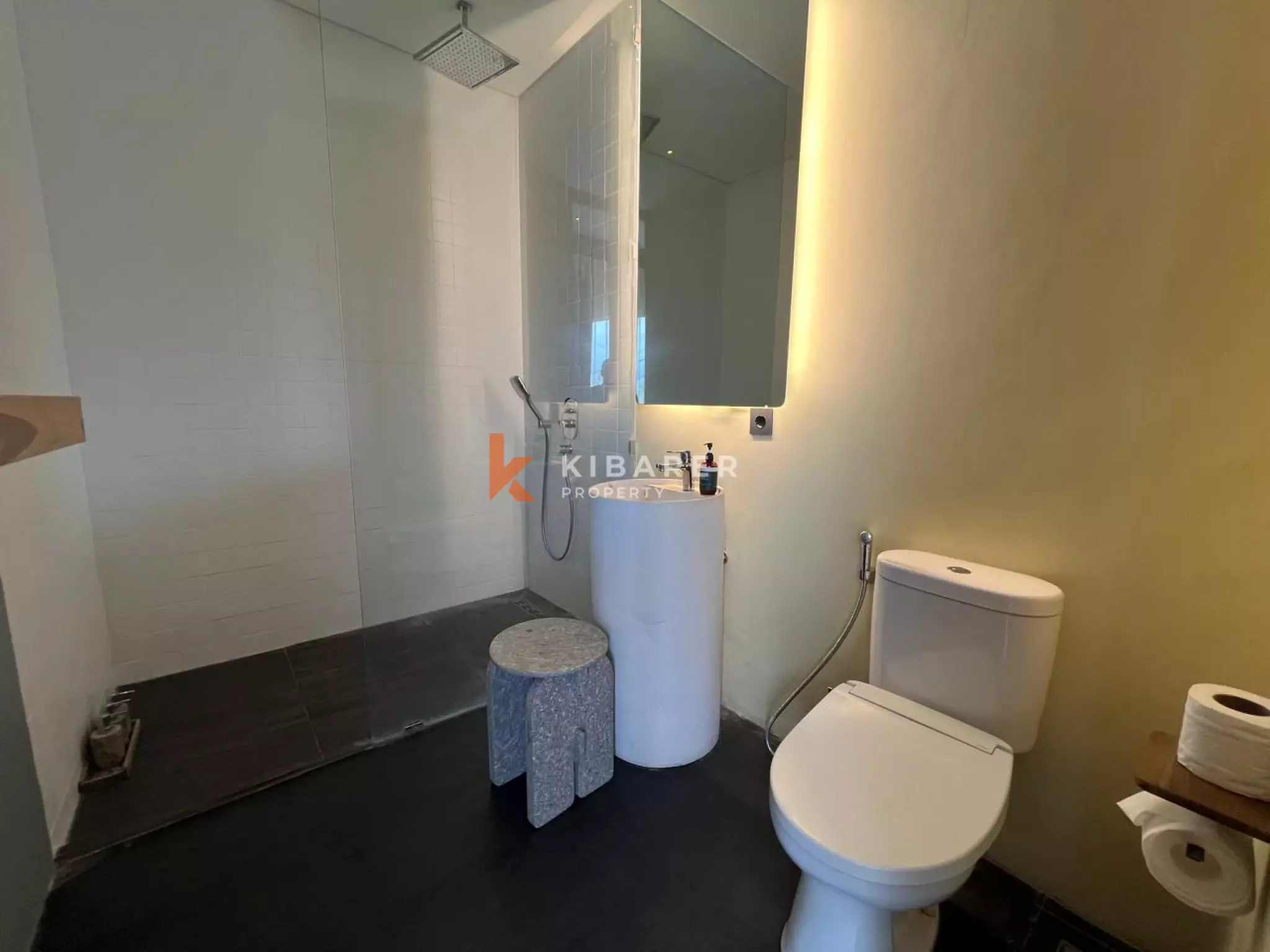 Elegant Four-Bedroom Villa in Bumbak Umalas