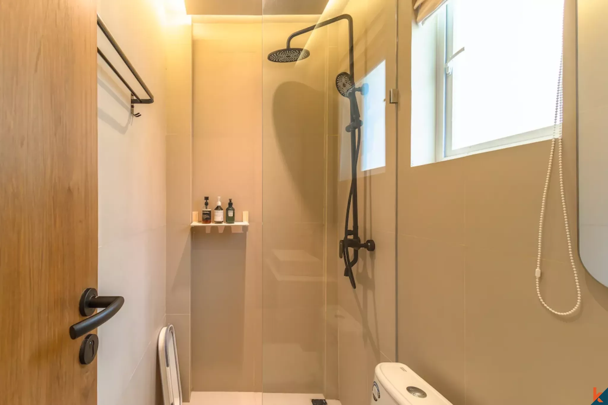 Potensi Investasi Luar Biasa: Kompleks Perumahan Mewah di Tepi Sungai untuk Disewakan di Tumbak