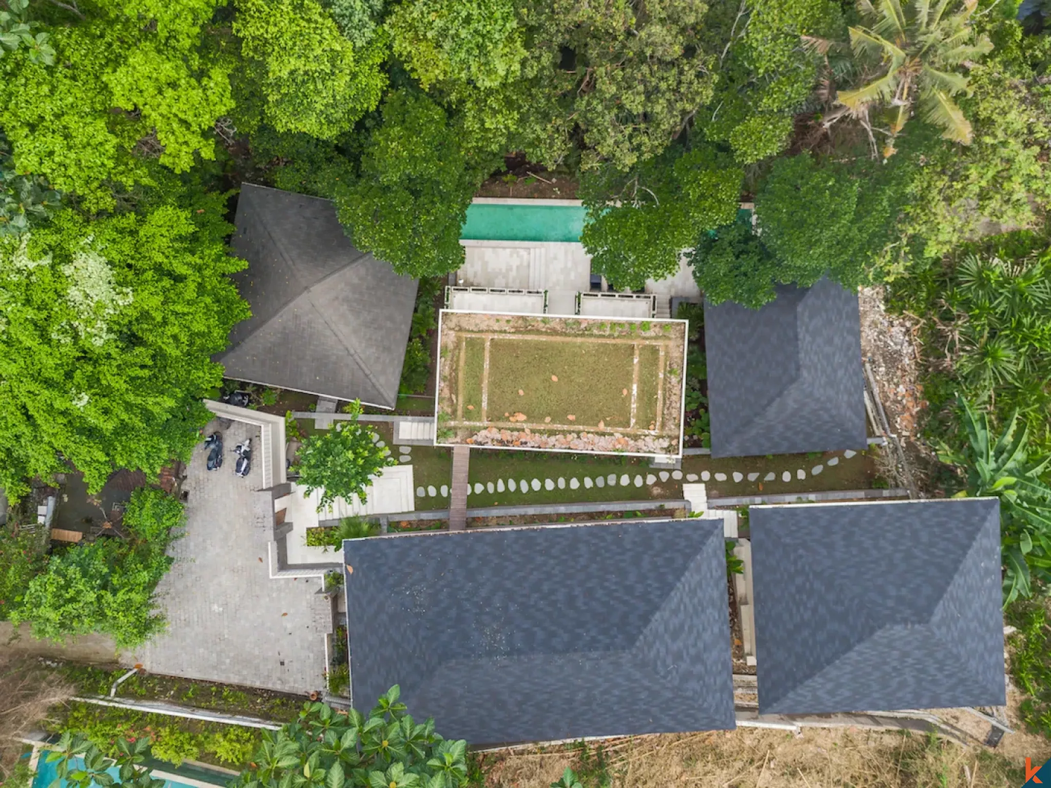 Potensi Investasi Luar Biasa: Kompleks Perumahan Mewah di Tepi Sungai untuk Disewakan di Tumbak