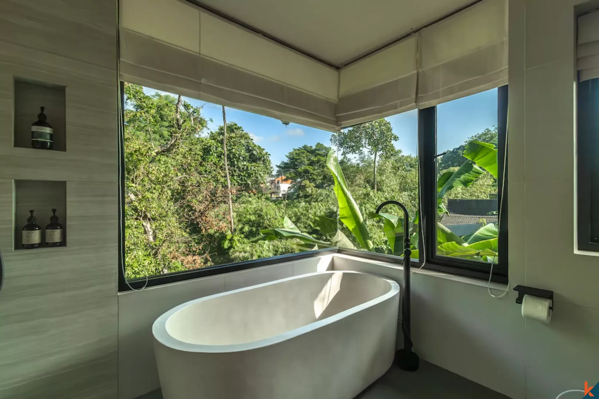 Potensi Investasi Luar Biasa: Kompleks Perumahan Mewah di Tepi Sungai untuk Disewakan di Tumbak