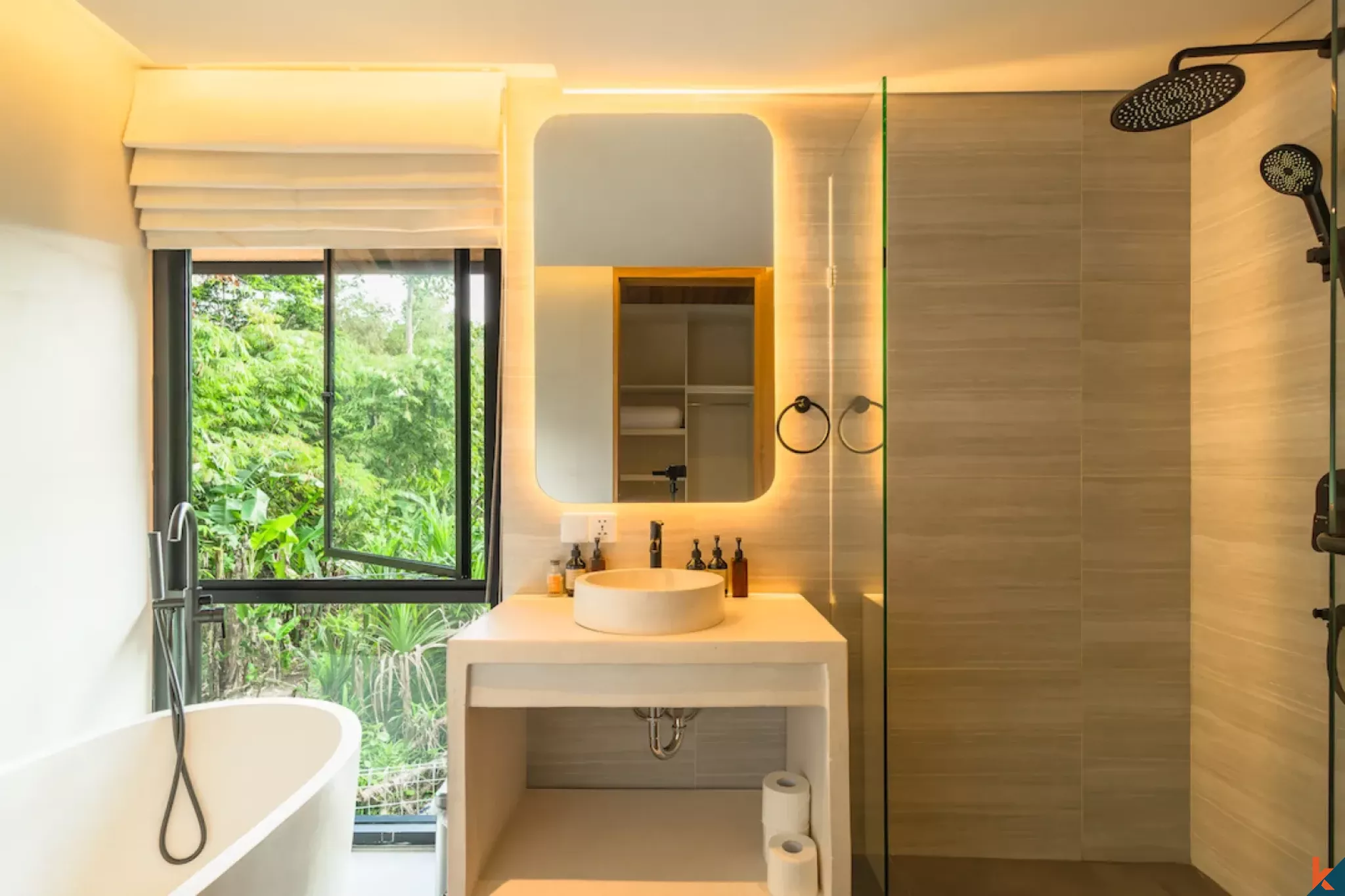 Potensi Investasi Luar Biasa: Kompleks Perumahan Mewah di Tepi Sungai untuk Disewakan di Tumbak